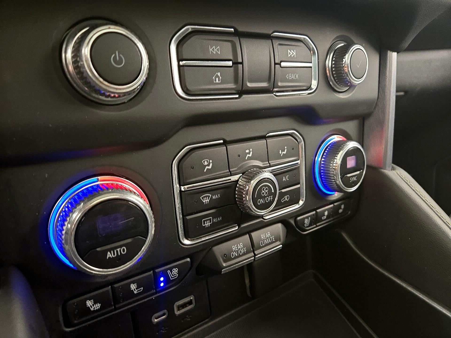 Thumbnail: 2023 GMC Yukon XL - 16