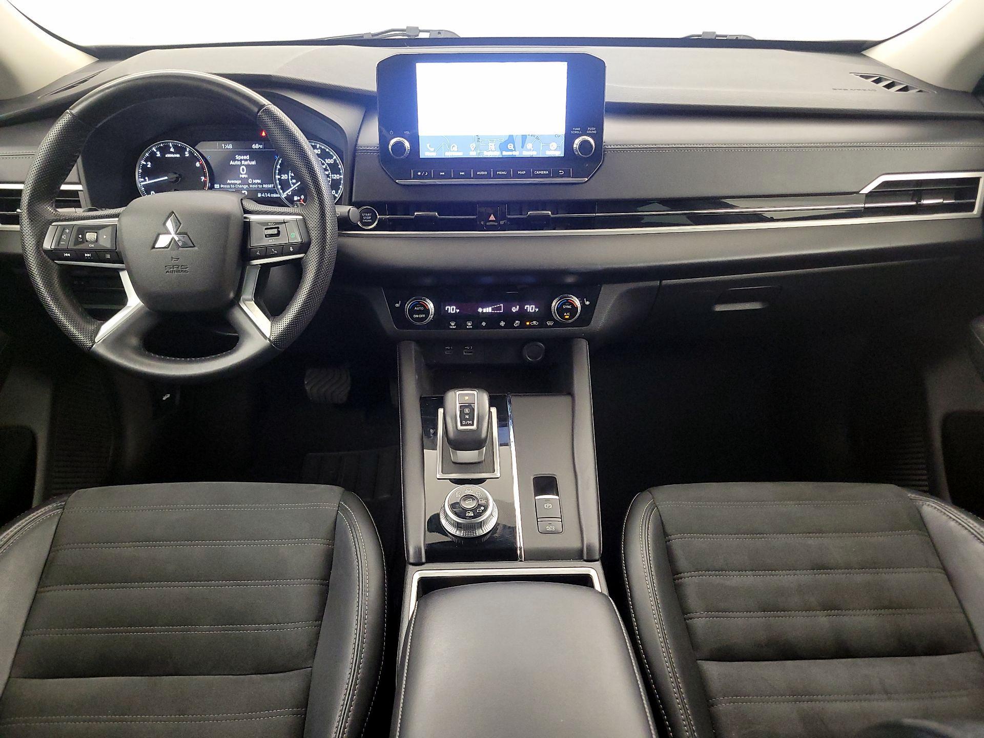 Thumbnail: 2023 Mitsubishi Outlander - 9
