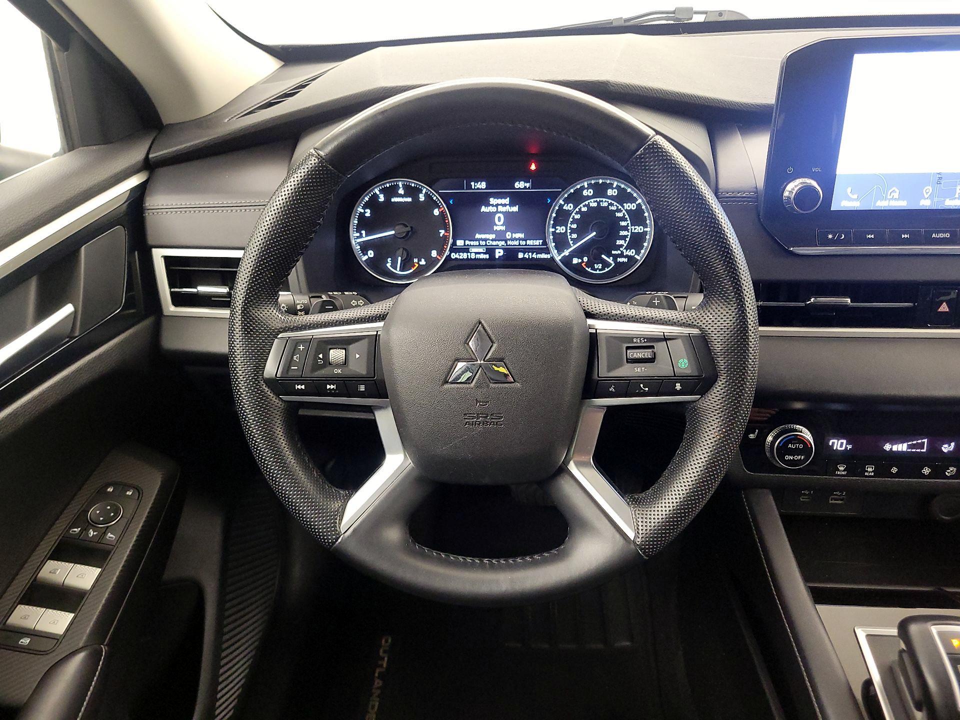 Thumbnail: 2023 Mitsubishi Outlander - 10