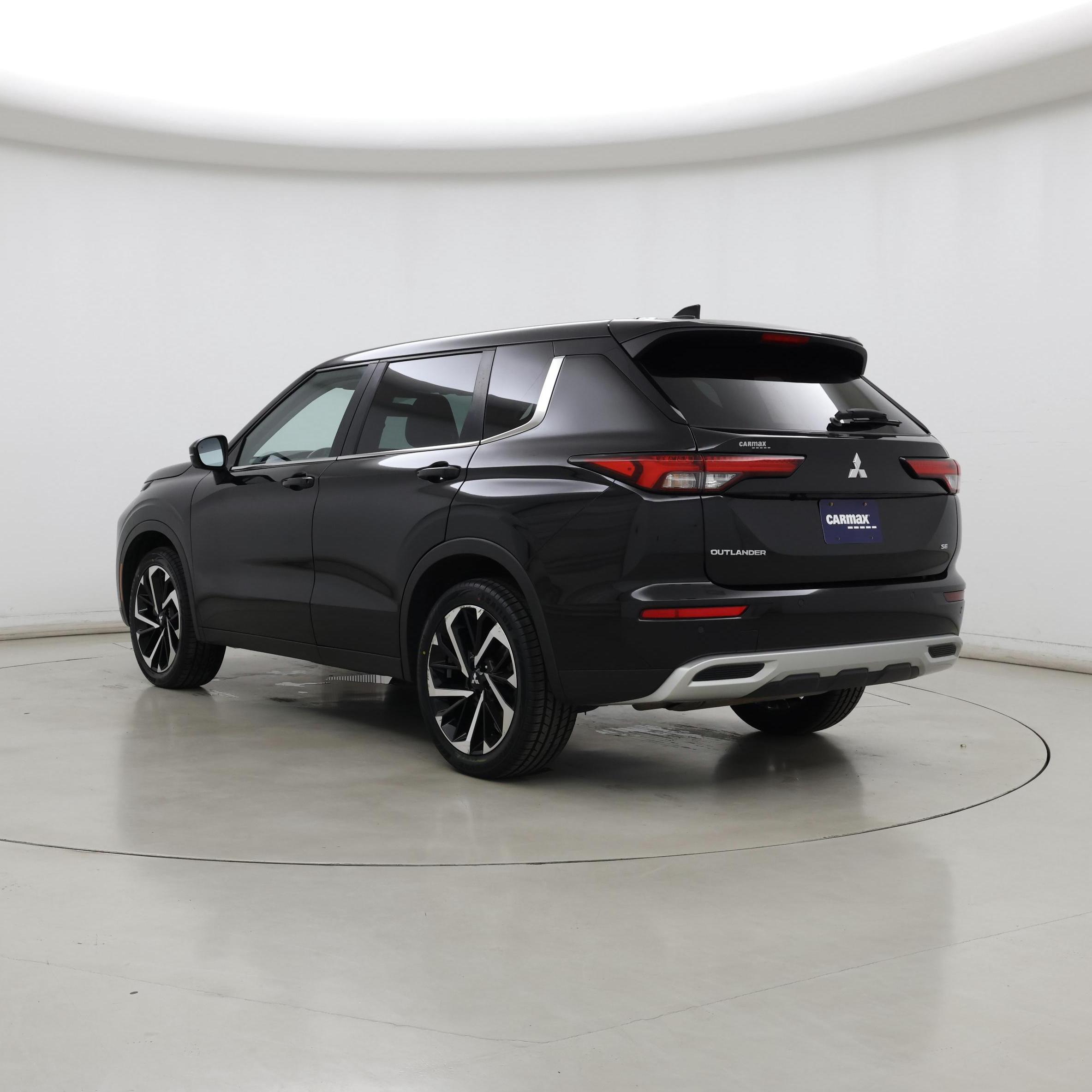 Thumbnail: 2023 Mitsubishi Outlander - 2