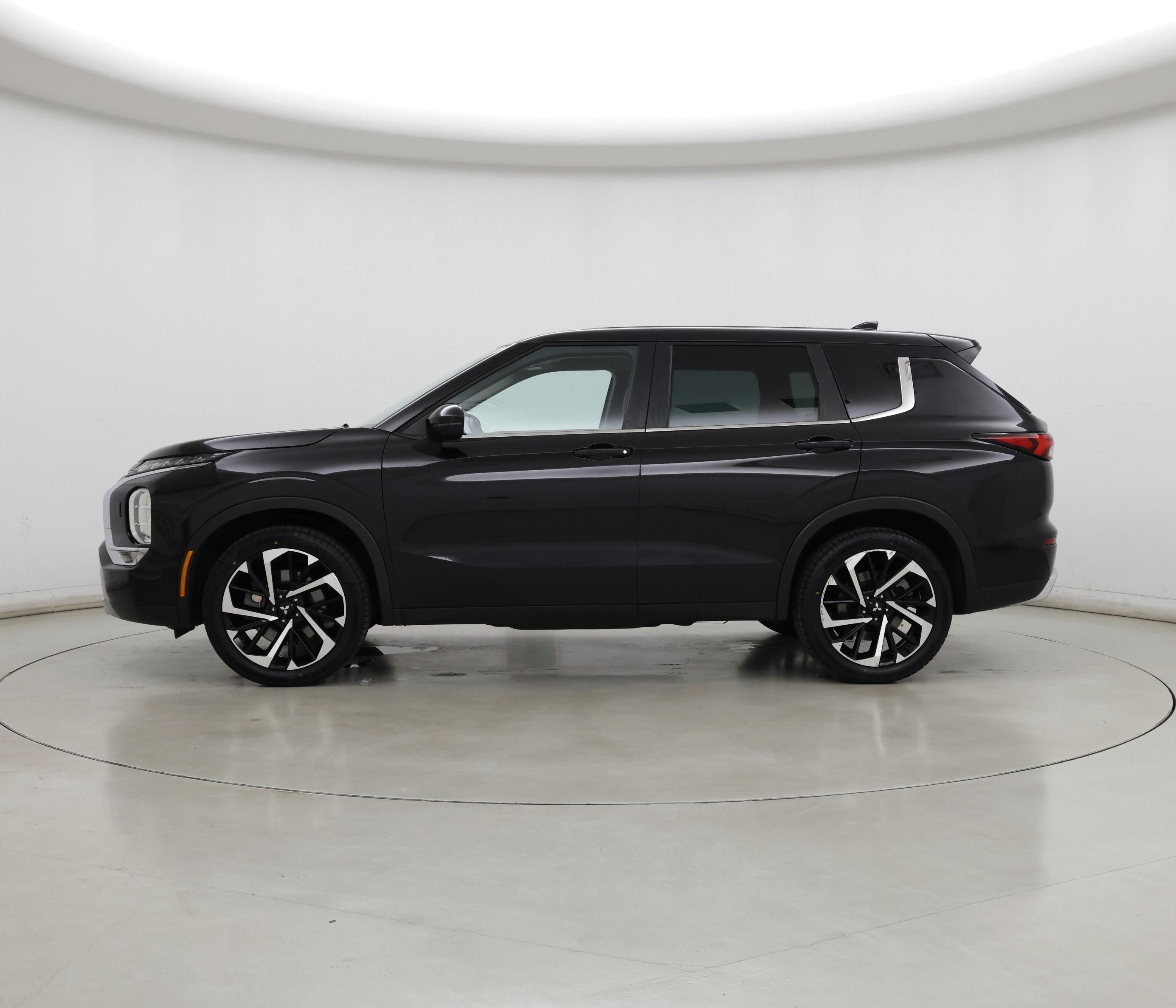 Thumbnail: 2023 Mitsubishi Outlander - 3