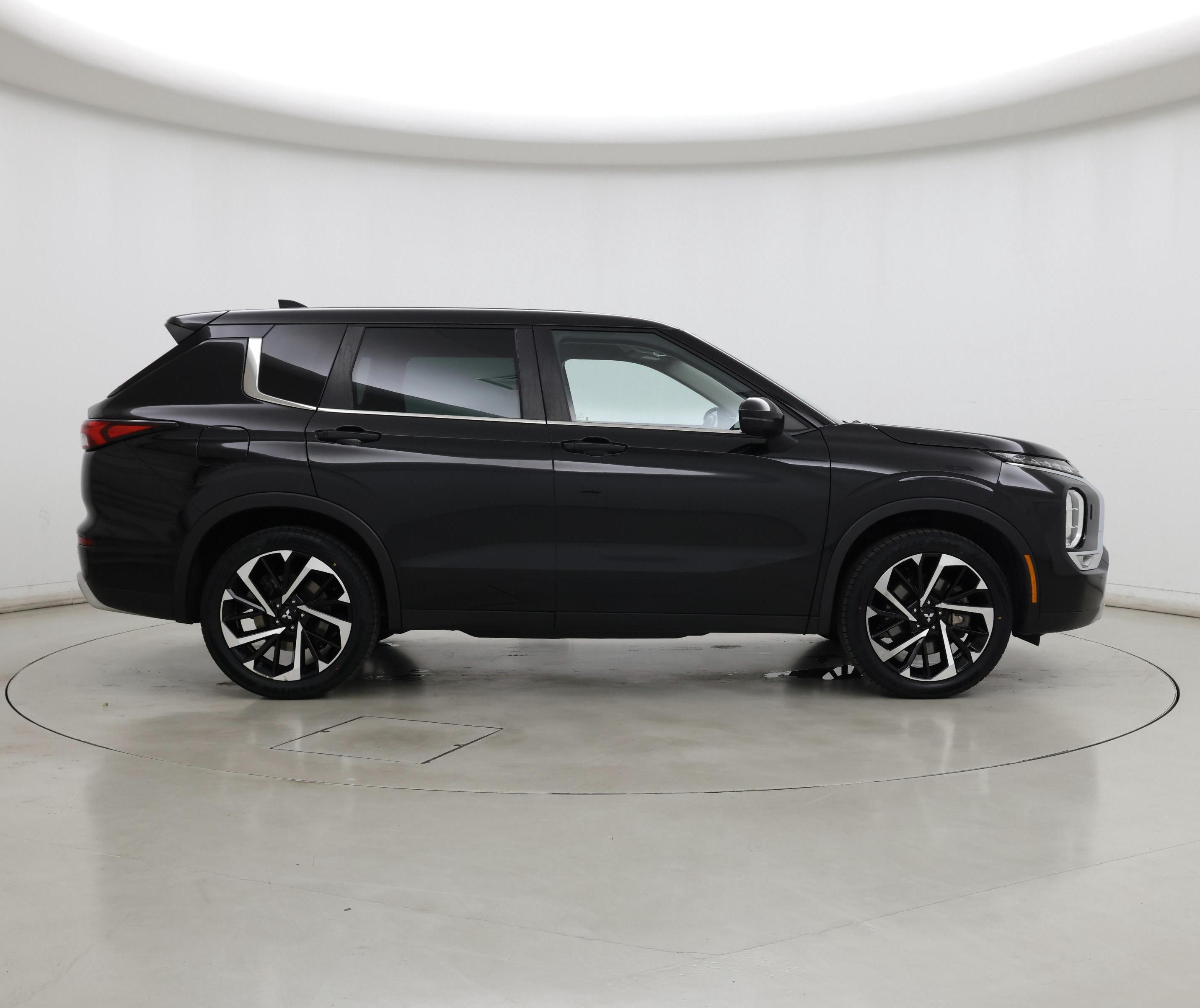 Thumbnail: 2023 Mitsubishi Outlander - 7