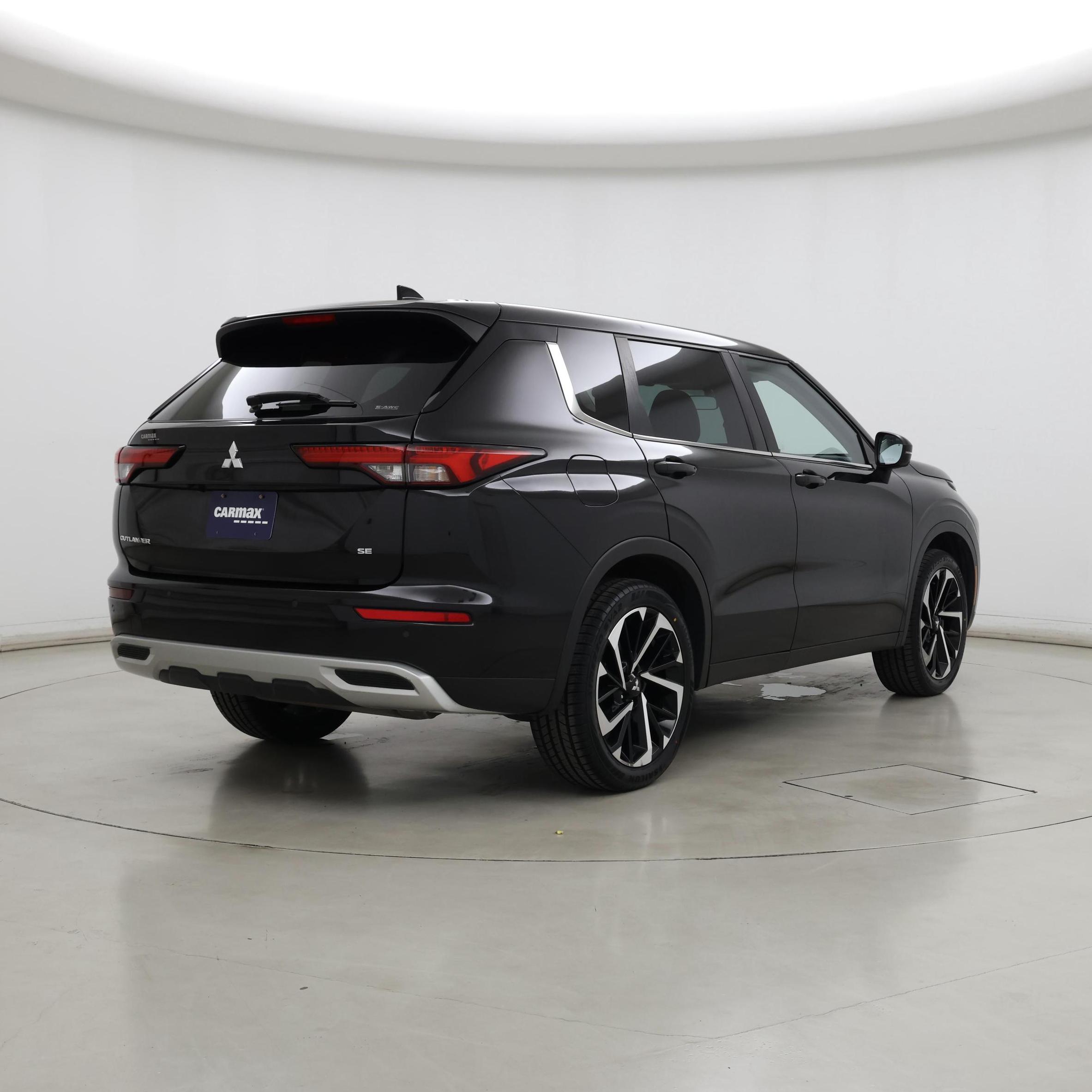 Thumbnail: 2023 Mitsubishi Outlander - 8