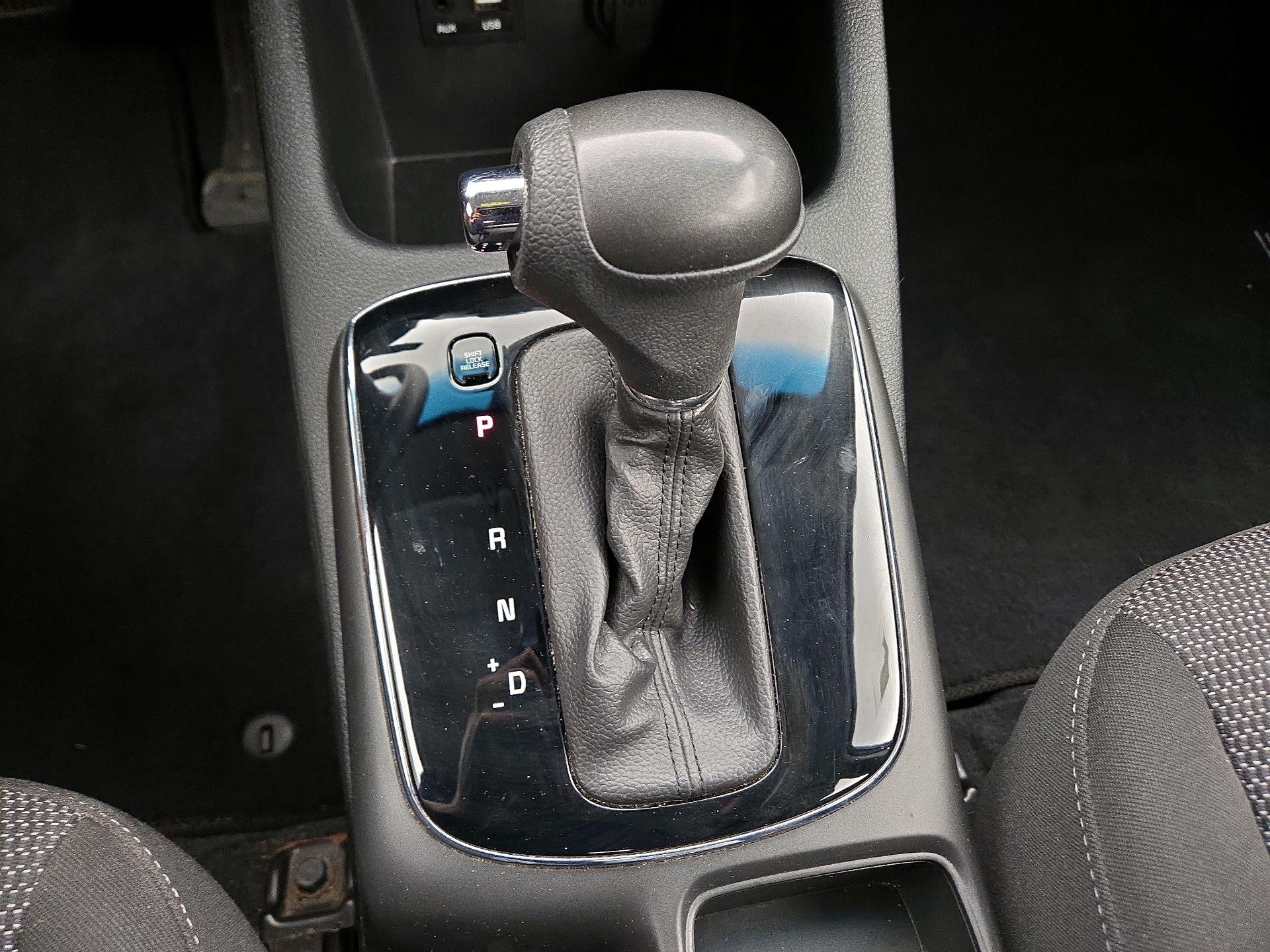 Thumbnail: 2018 Kia Forte - 16