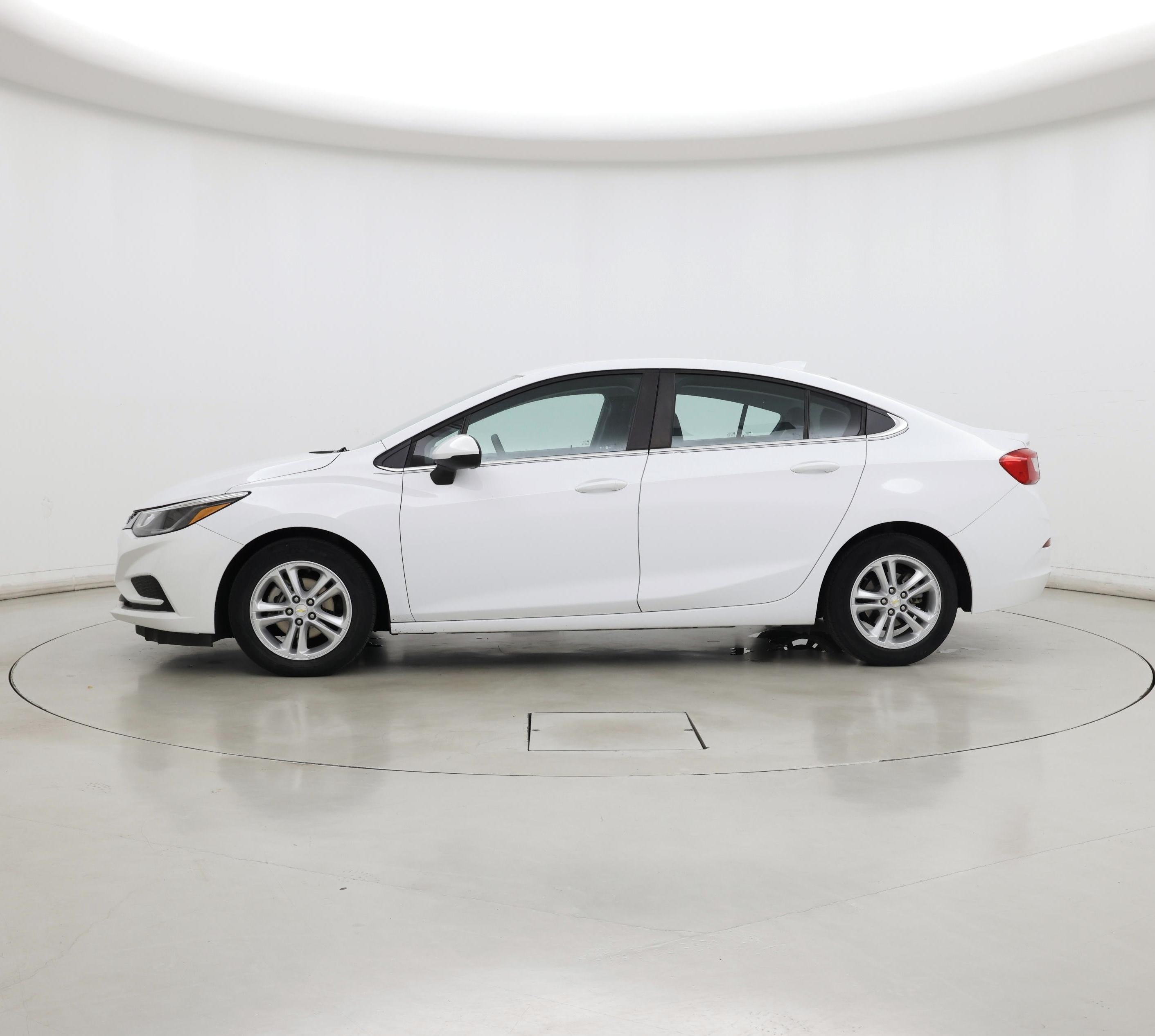 Thumbnail: 2017 Chevrolet Cruze - 3