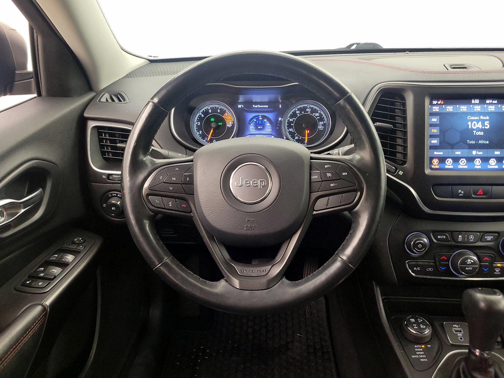 Thumbnail: 2020 Jeep Cherokee - 10