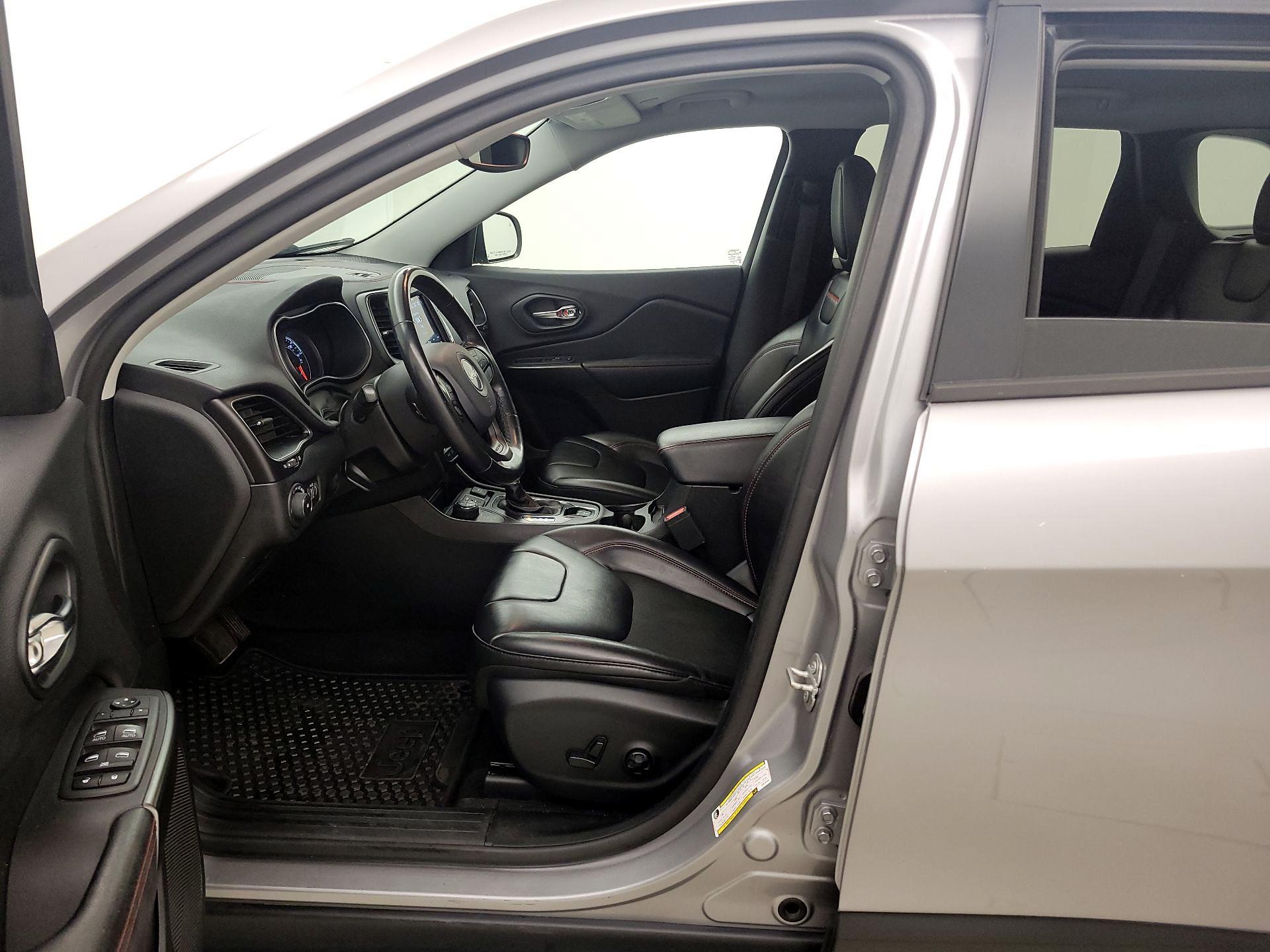 Thumbnail: 2020 Jeep Cherokee - 11