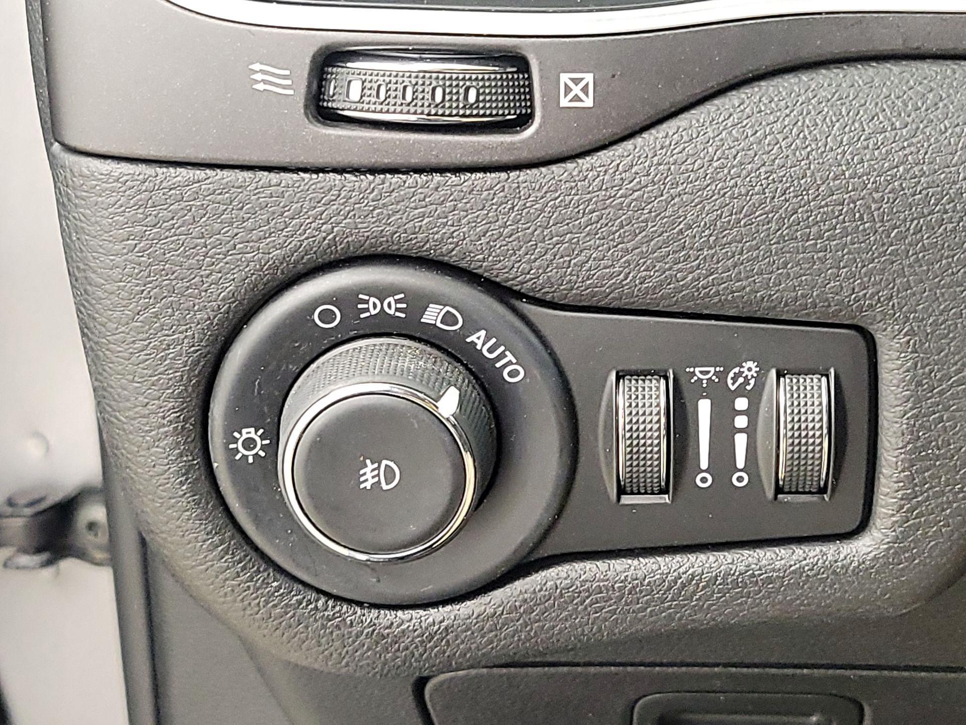 Thumbnail: 2020 Jeep Cherokee - 13