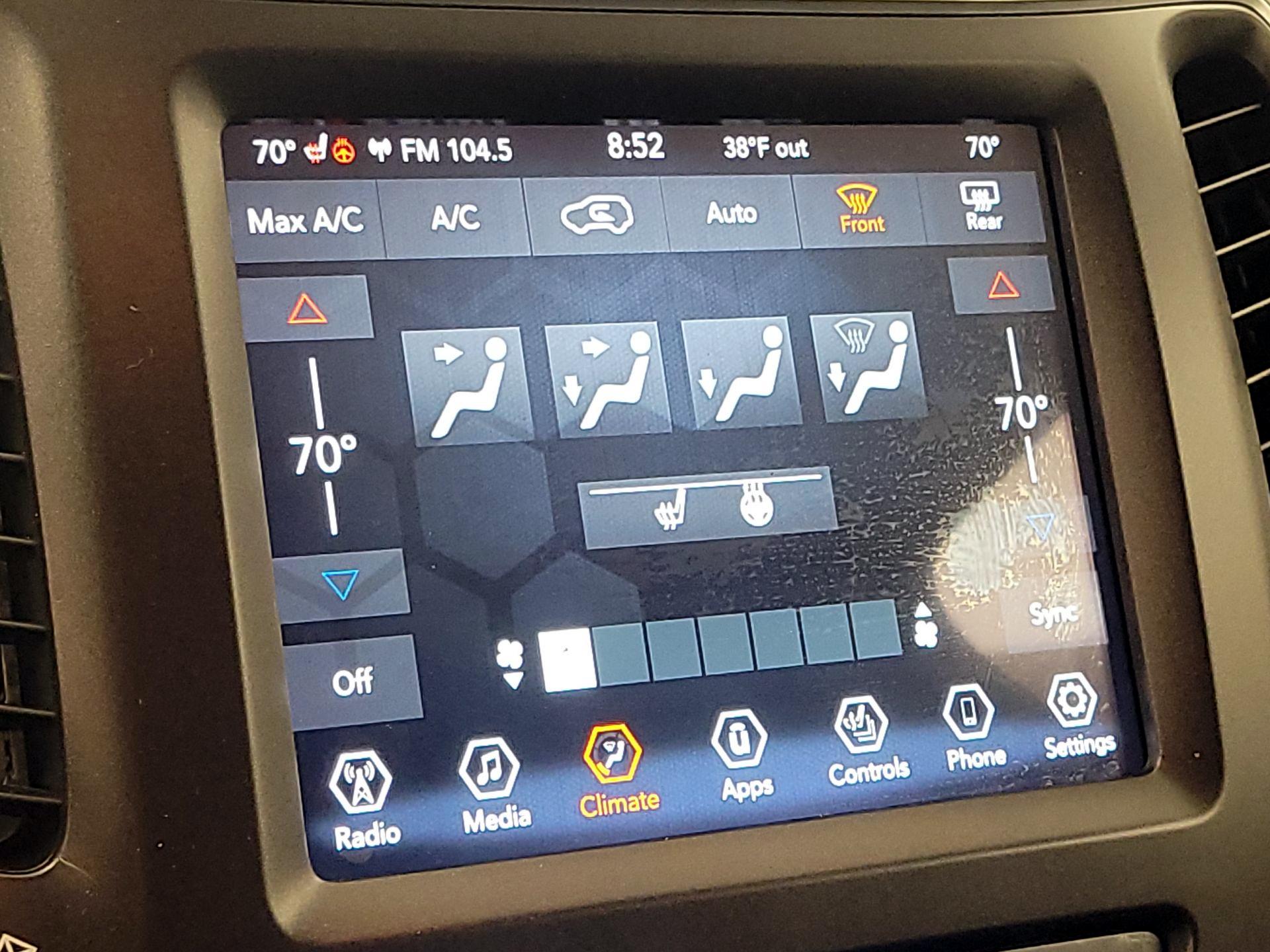 Thumbnail: 2020 Jeep Cherokee - 16