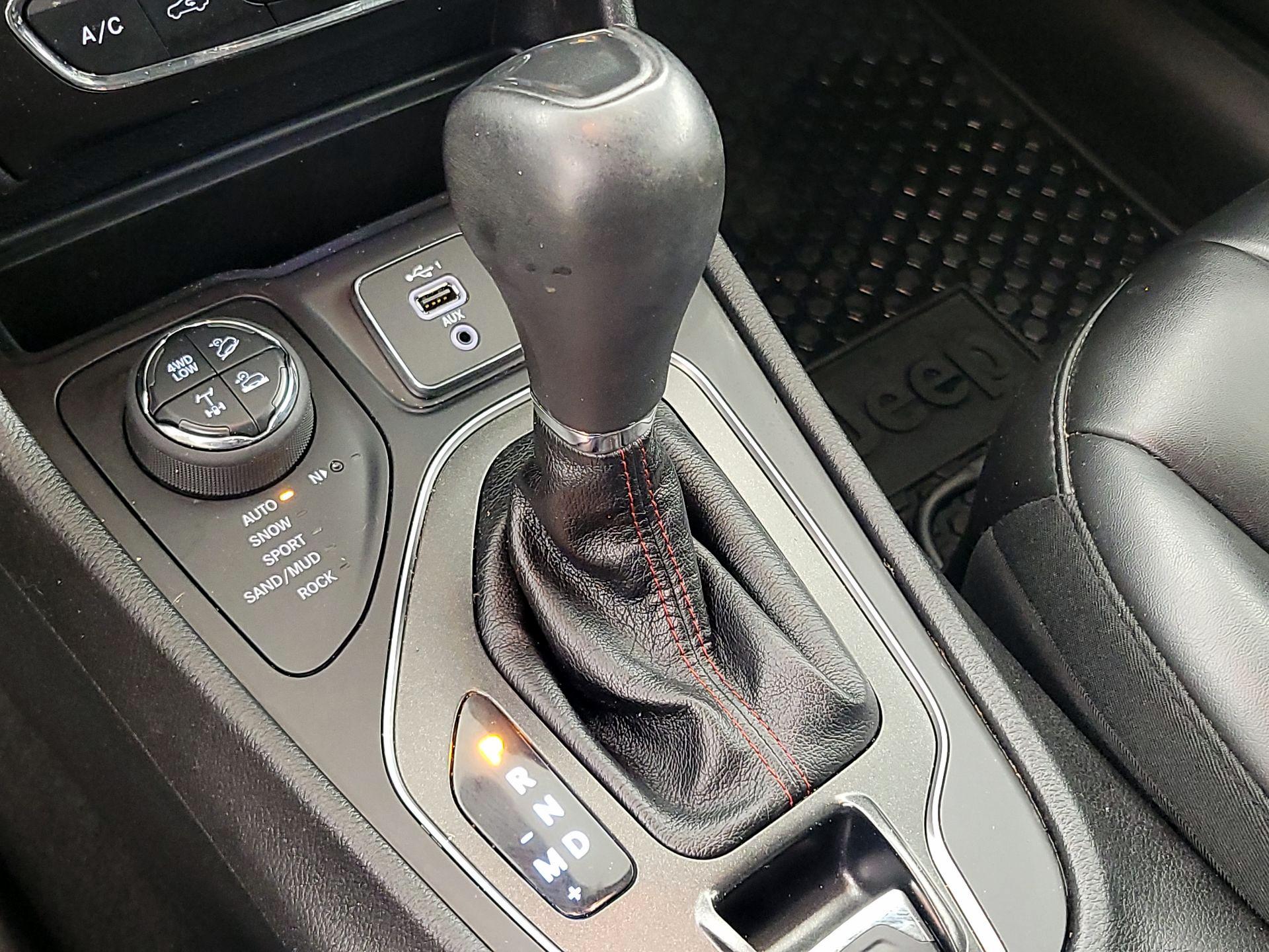 Thumbnail: 2020 Jeep Cherokee - 17