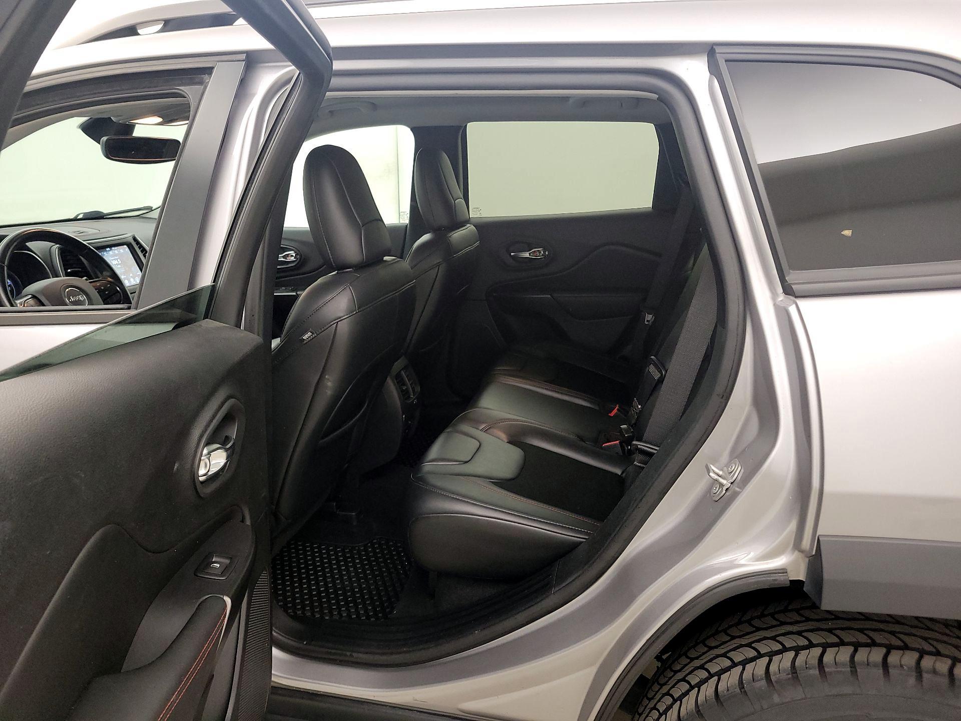 Thumbnail: 2020 Jeep Cherokee - 19