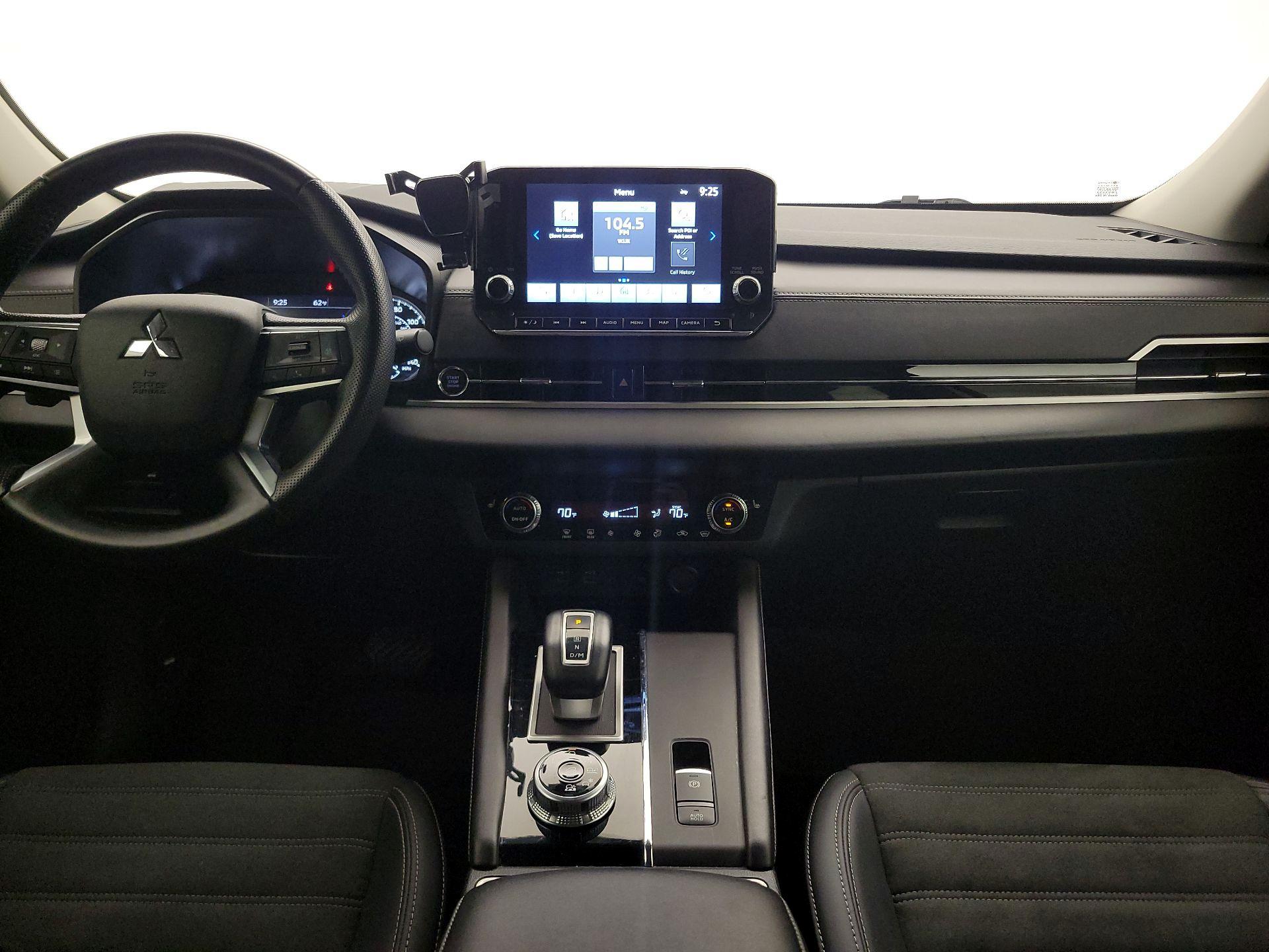 Thumbnail: 2024 Mitsubishi Outlander - 9