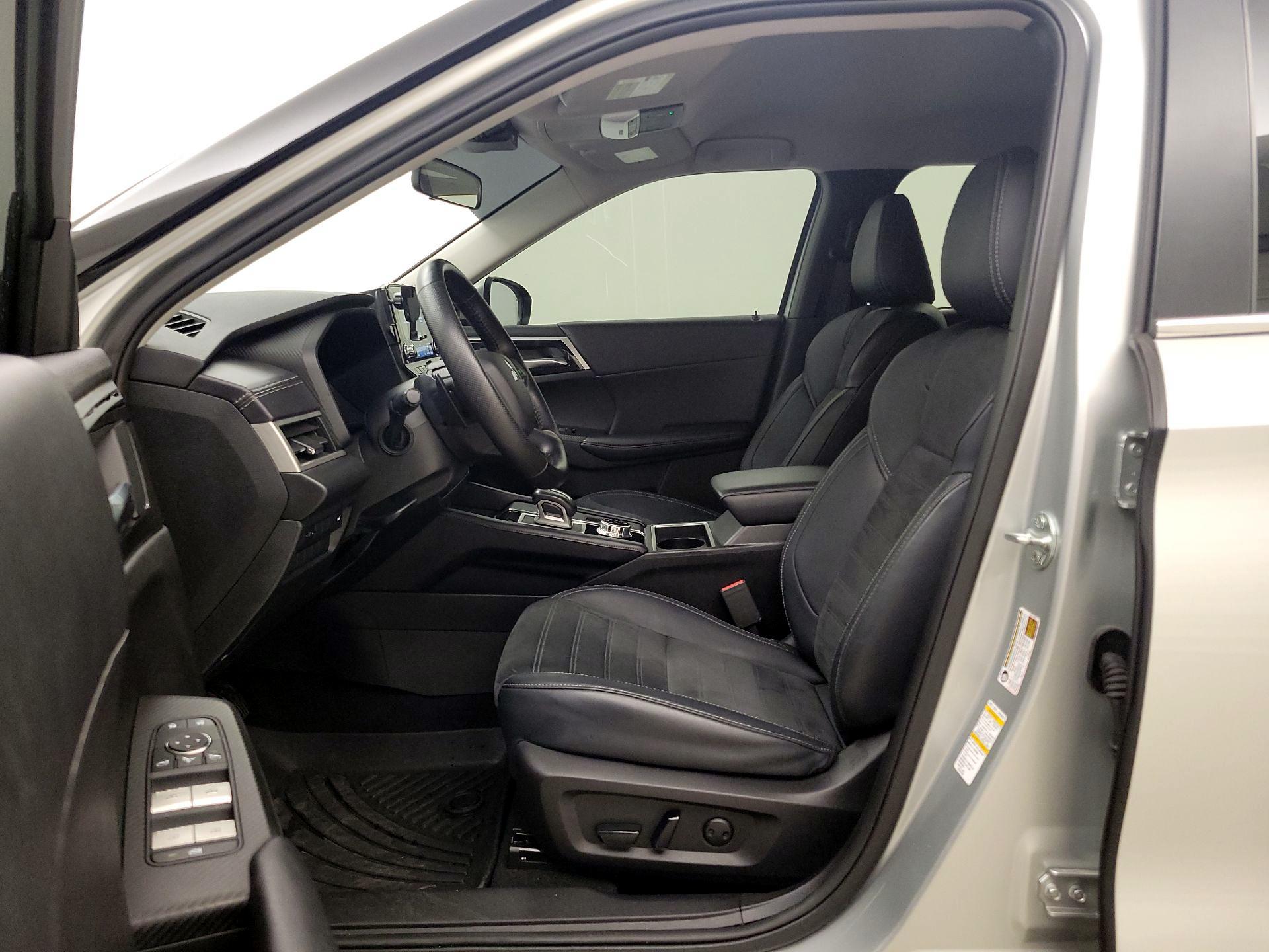 Thumbnail: 2024 Mitsubishi Outlander - 11
