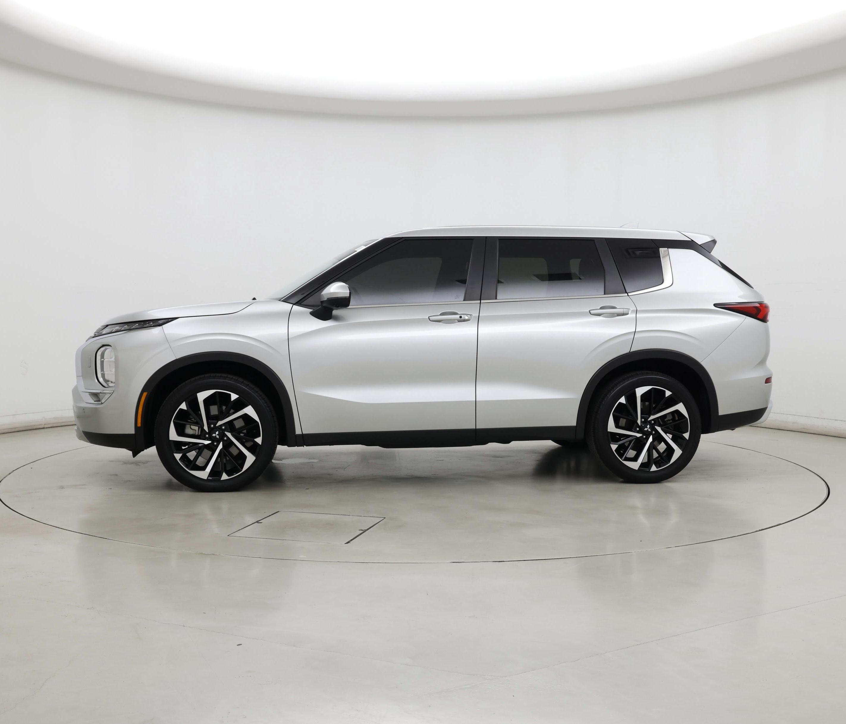 Thumbnail: 2024 Mitsubishi Outlander - 3