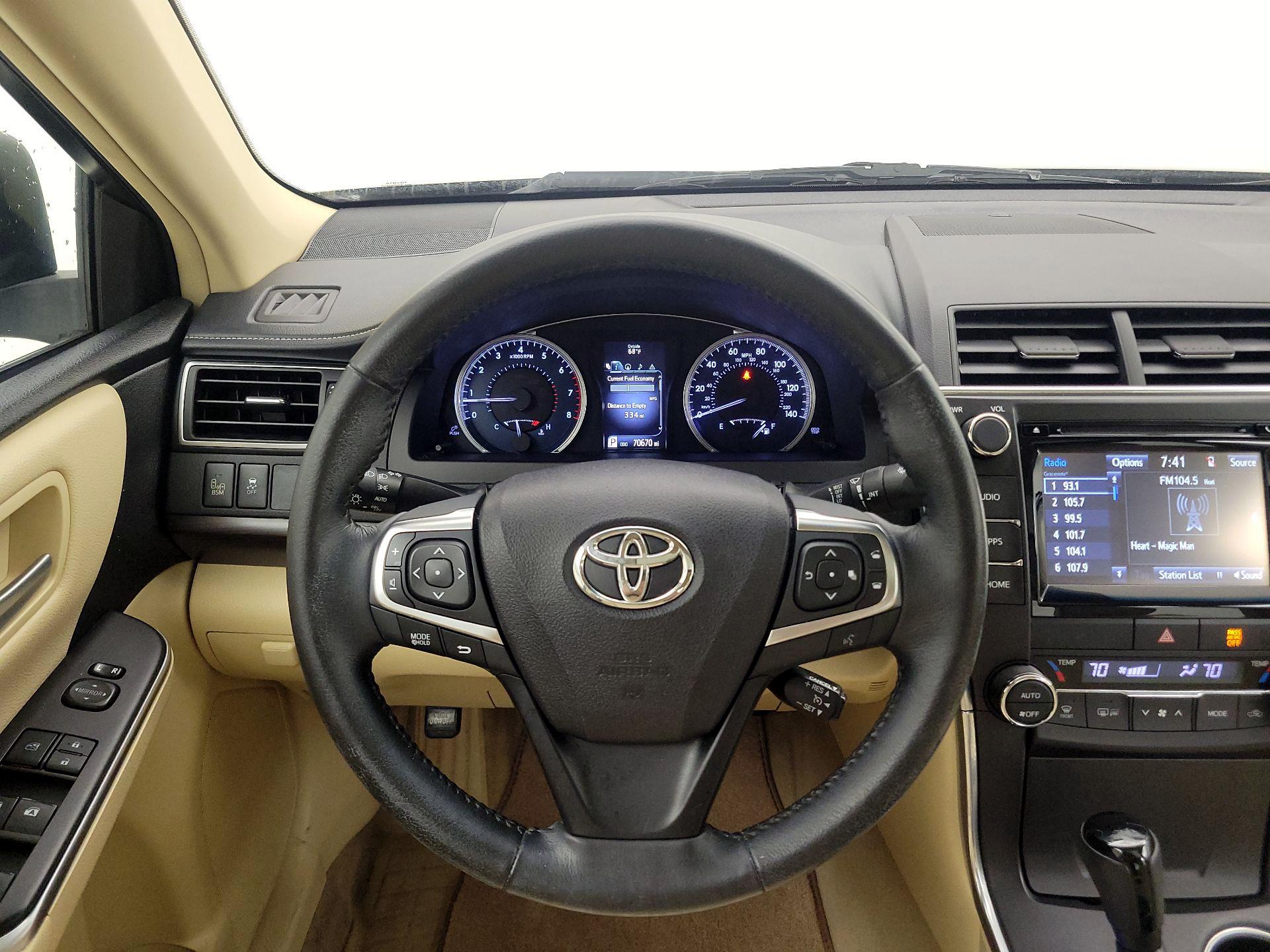 Thumbnail: 2015 Toyota Camry - 10