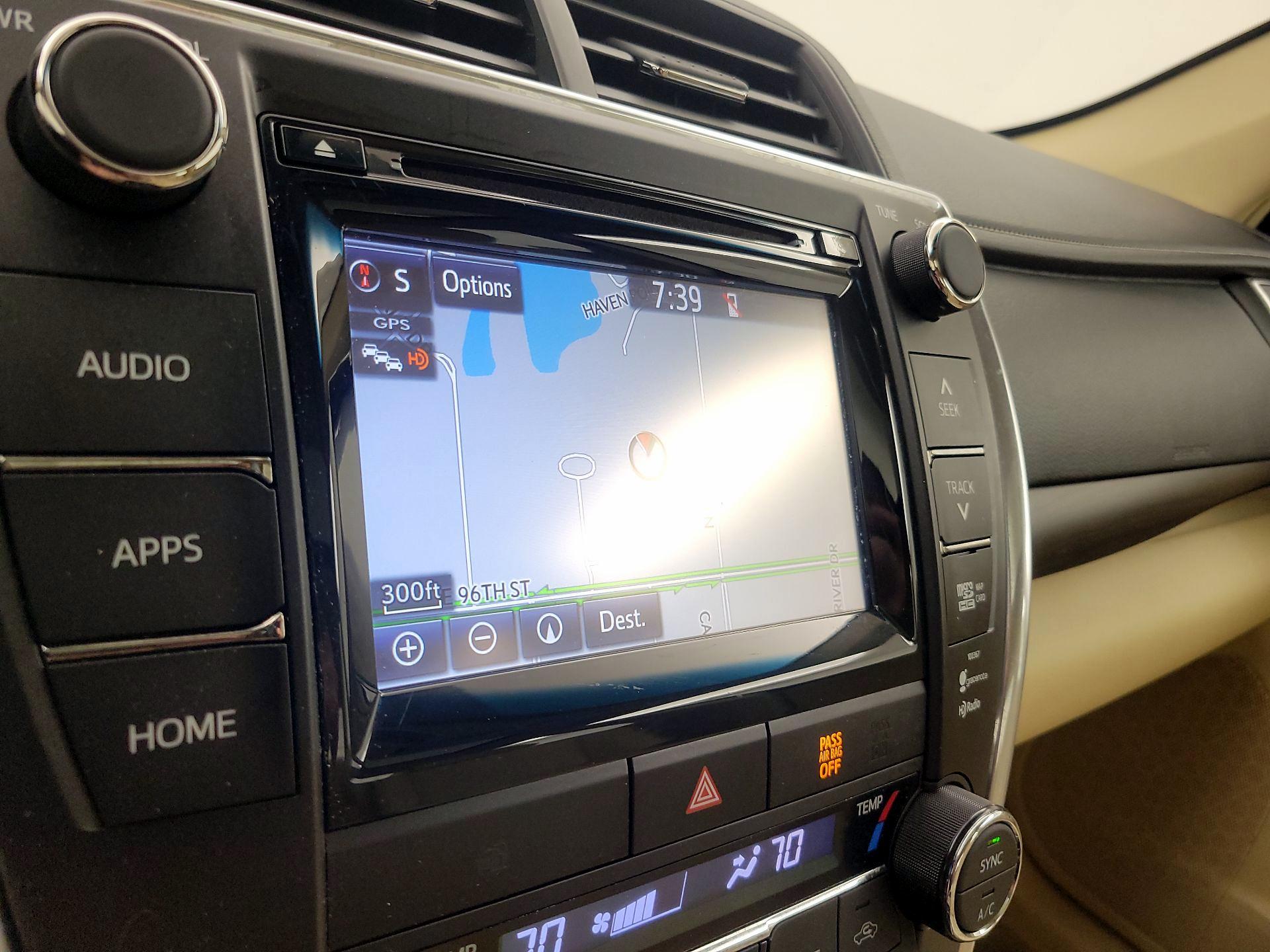 Thumbnail: 2015 Toyota Camry - 14