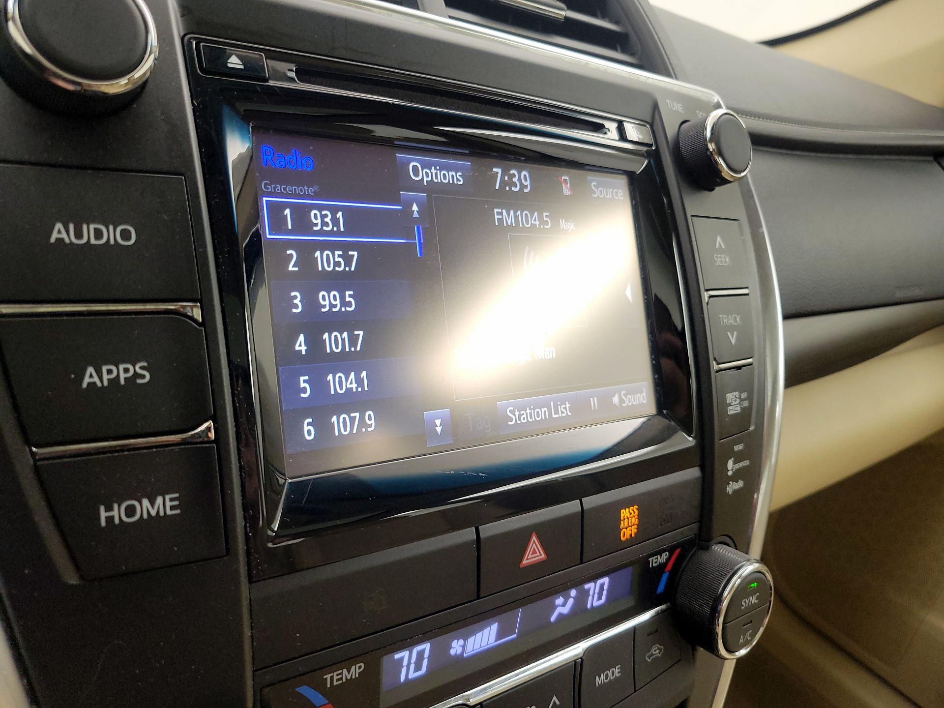 Thumbnail: 2015 Toyota Camry - 16