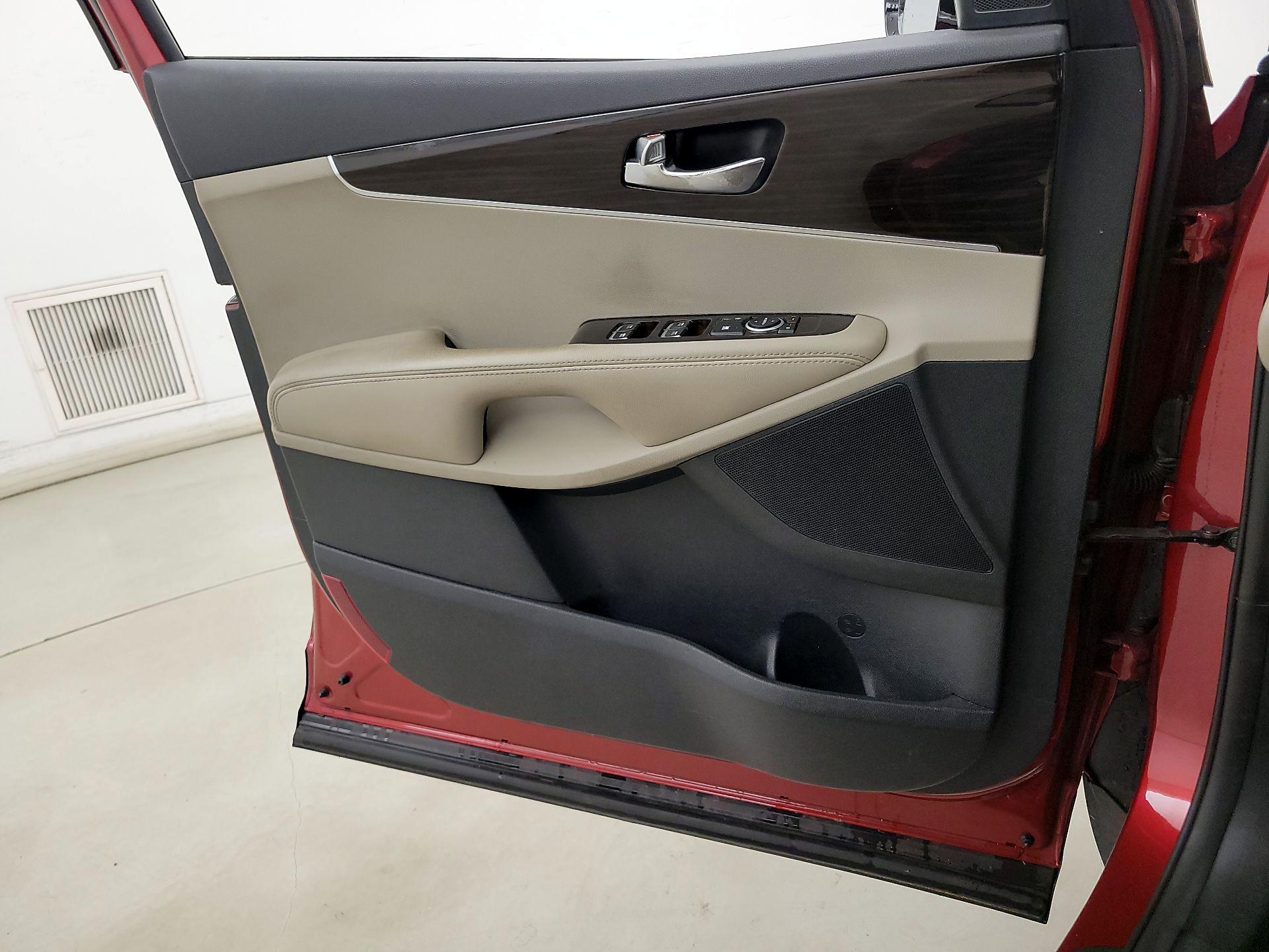 Thumbnail: 2020 Kia Sorento - 12