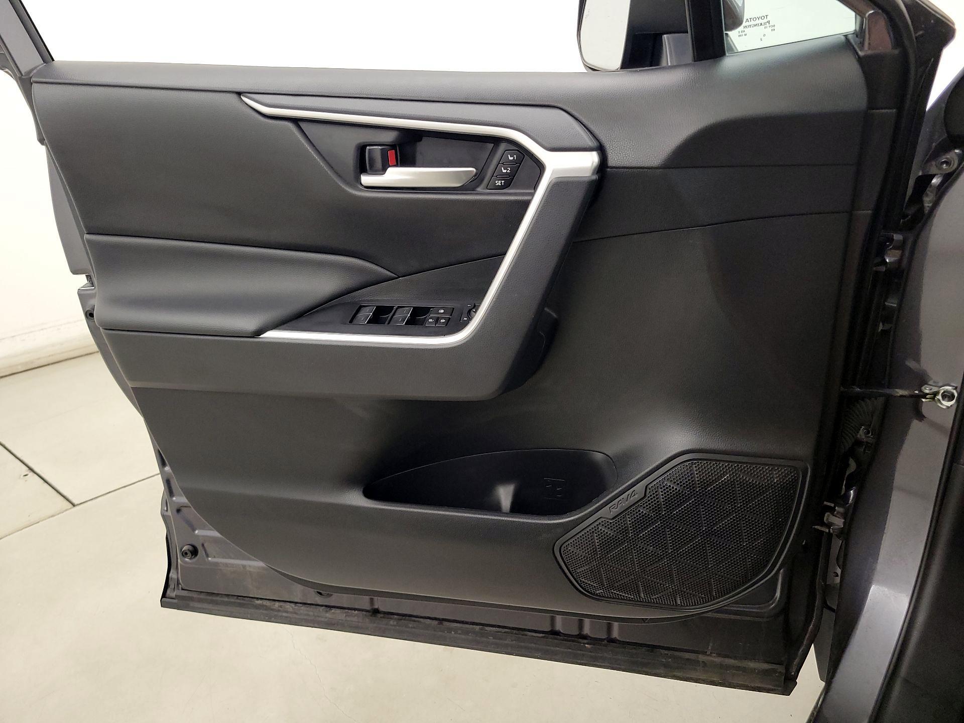 Thumbnail: 2023 Toyota RAV4 - 12
