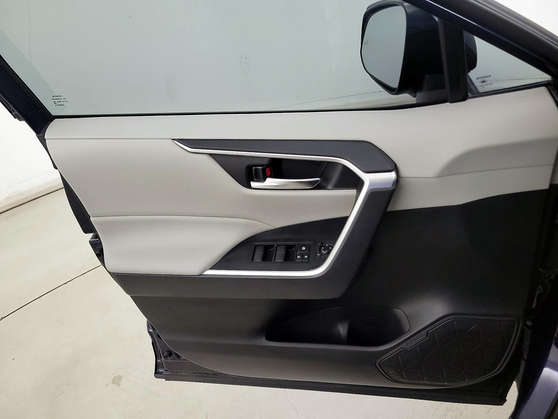 Thumbnail: 2021 Toyota RAV4 - 12