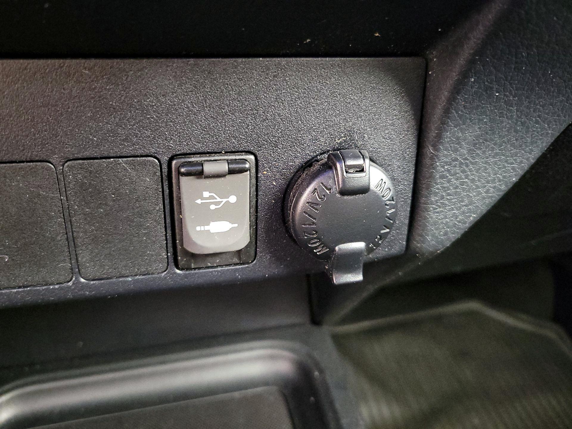 Thumbnail: 2018 Toyota RAV4 - 18