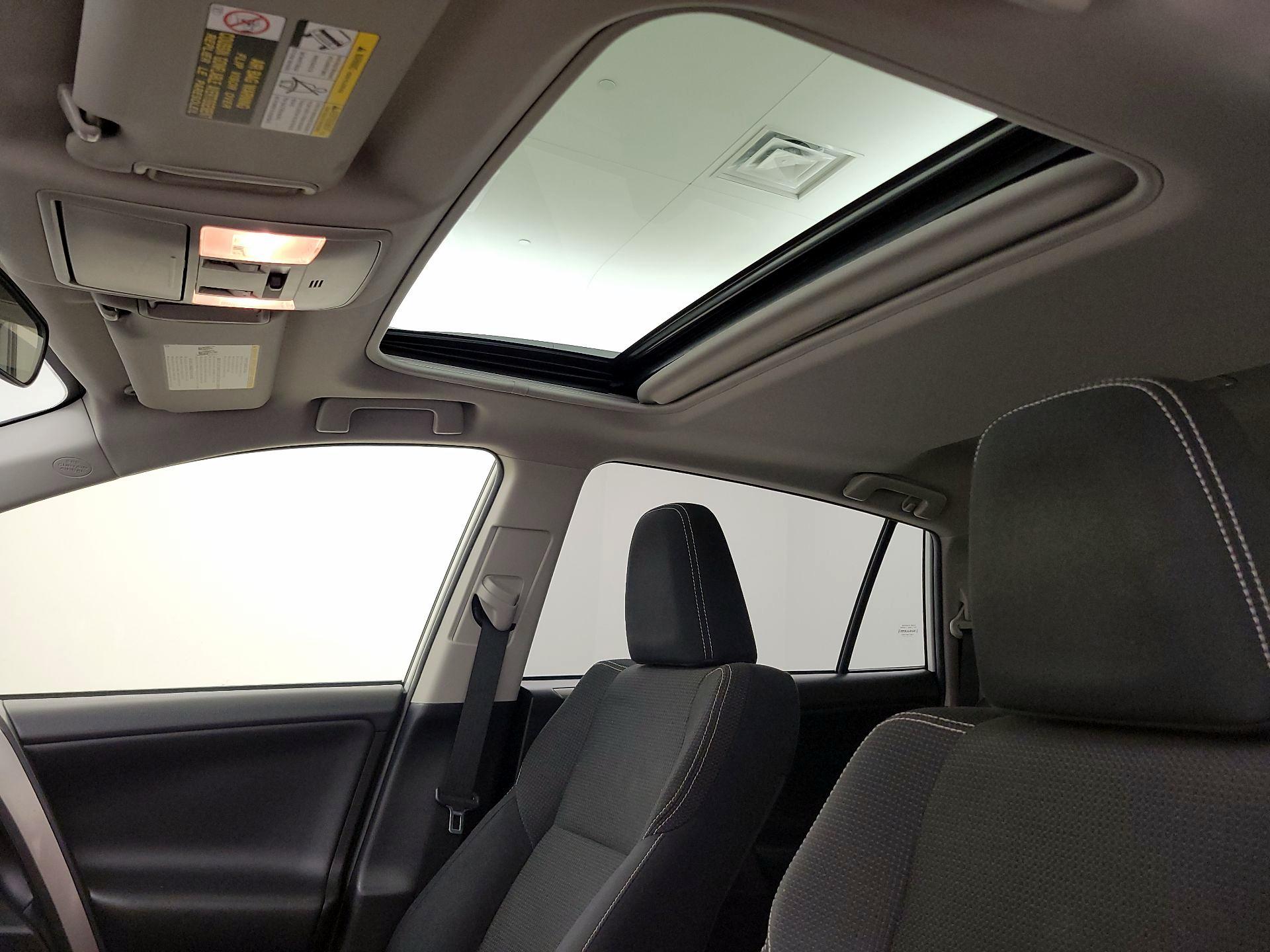 Thumbnail: 2018 Toyota RAV4 - 19