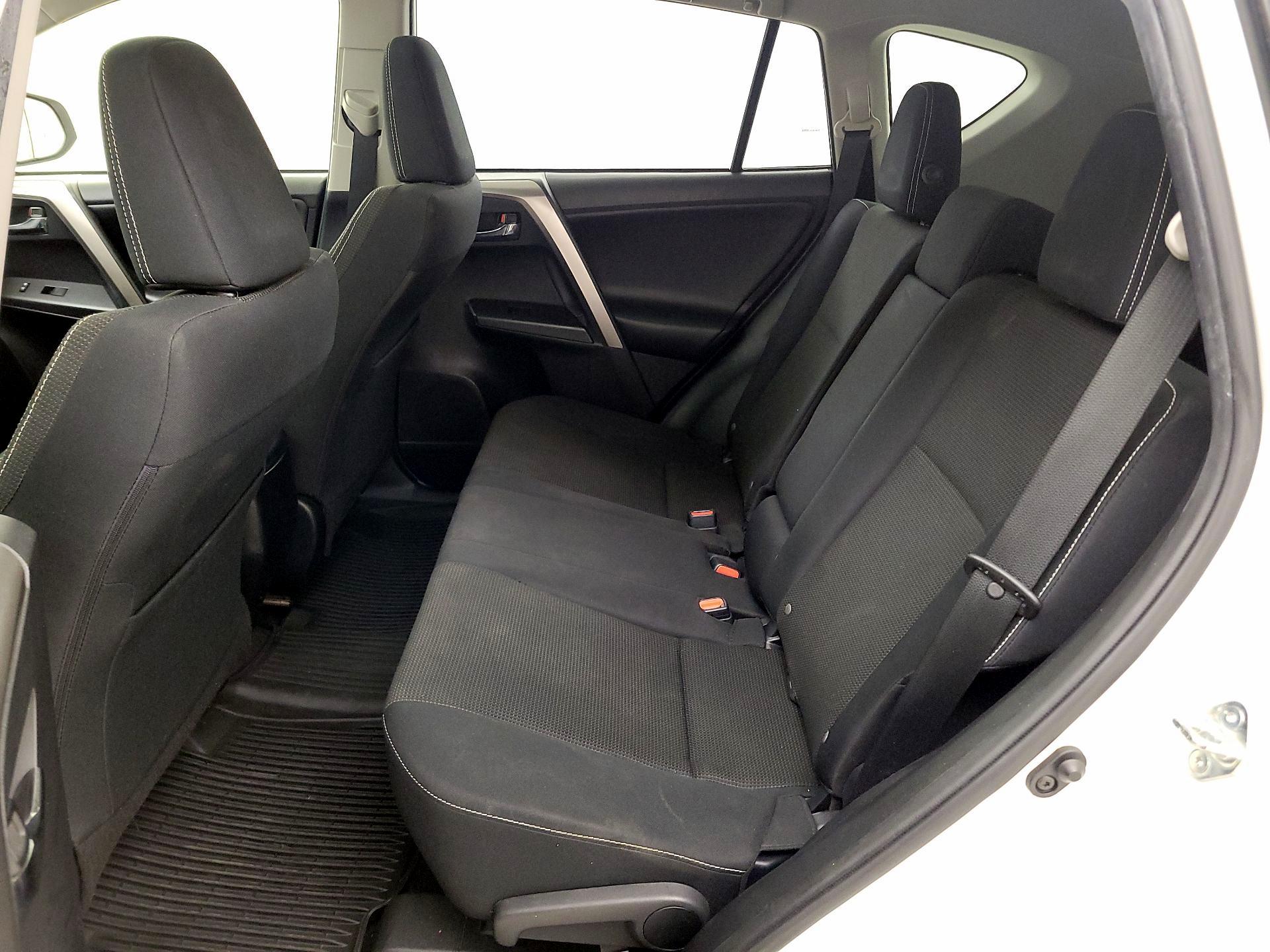 Thumbnail: 2018 Toyota RAV4 - 20