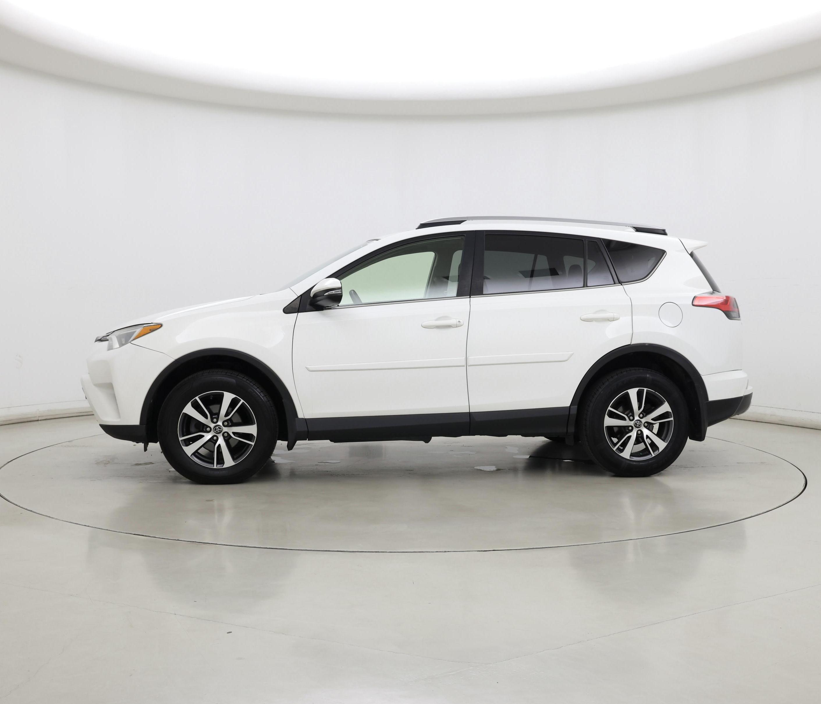 Thumbnail: 2018 Toyota RAV4 - 3