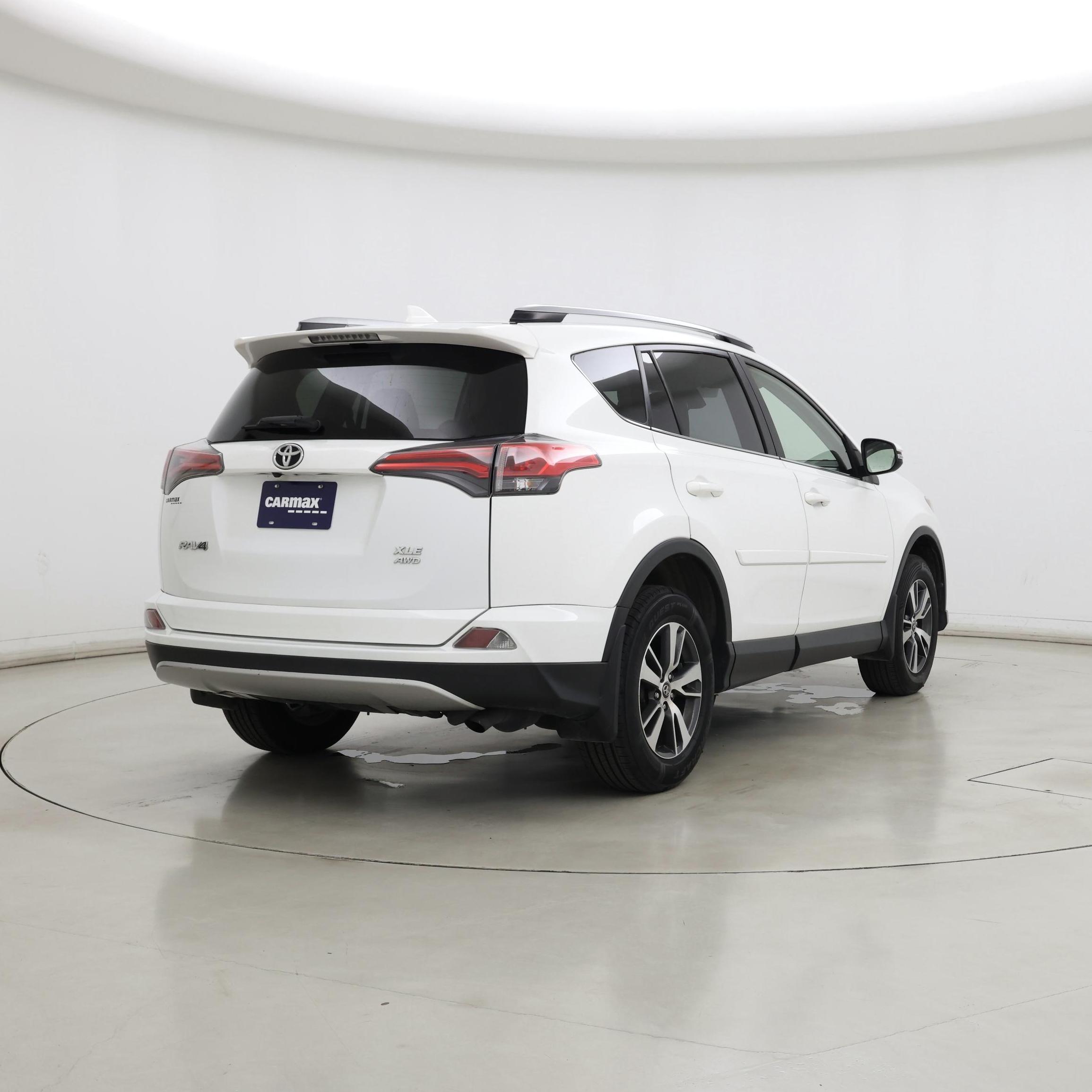 Thumbnail: 2018 Toyota RAV4 - 8