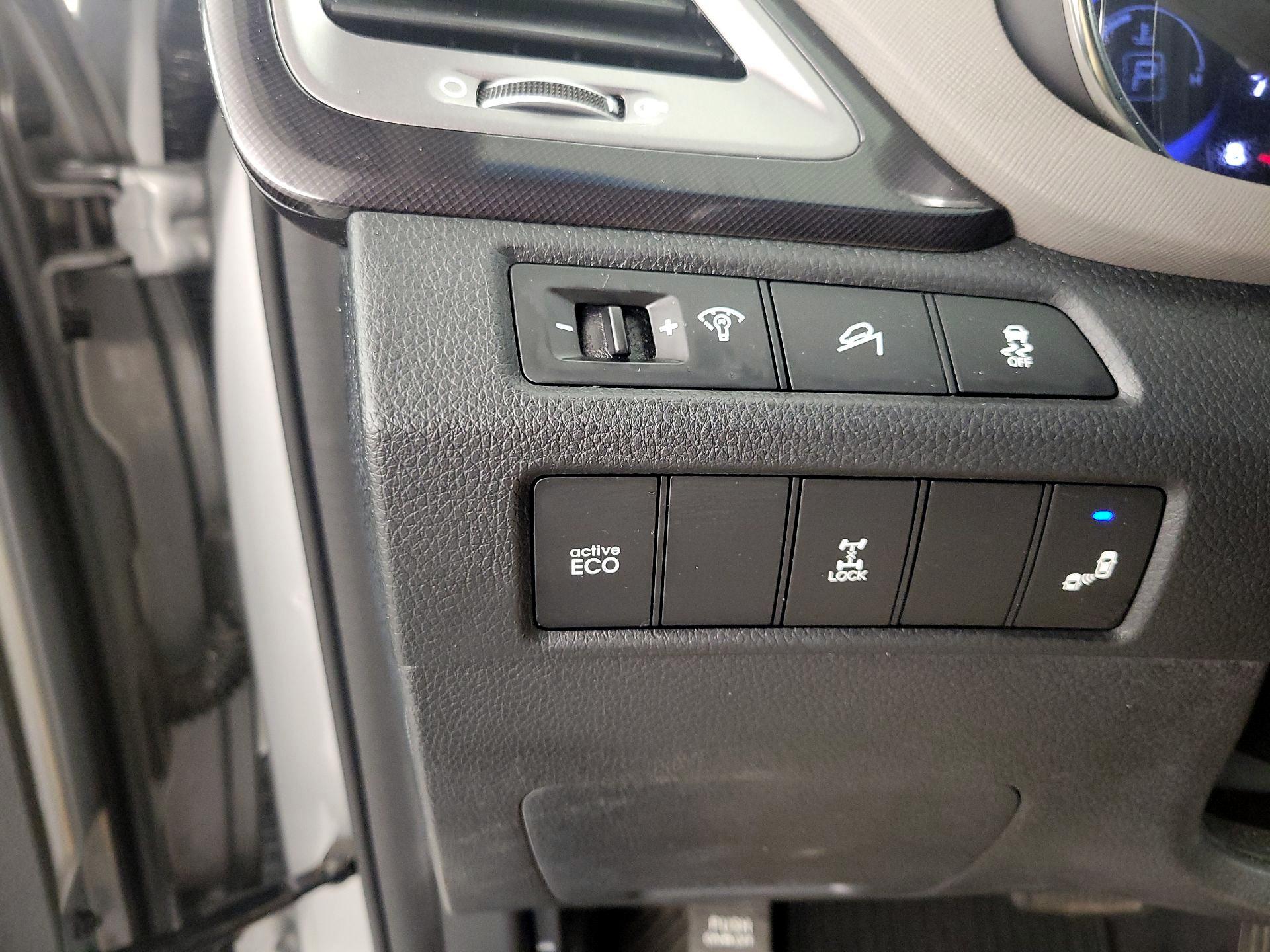 Thumbnail: 2014 Hyundai Santa Fe - 13