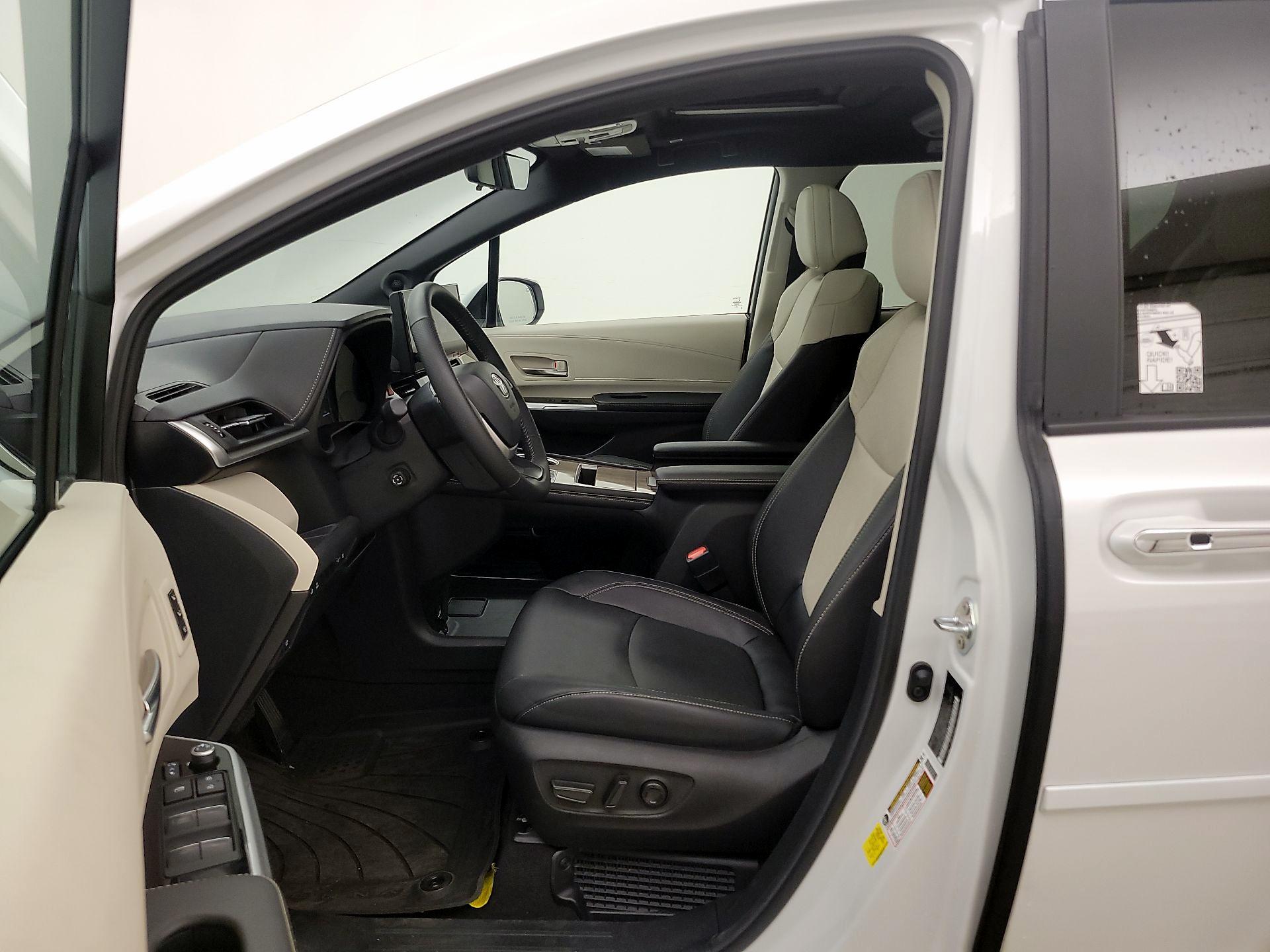 Thumbnail: 2025 Toyota Sienna - 11