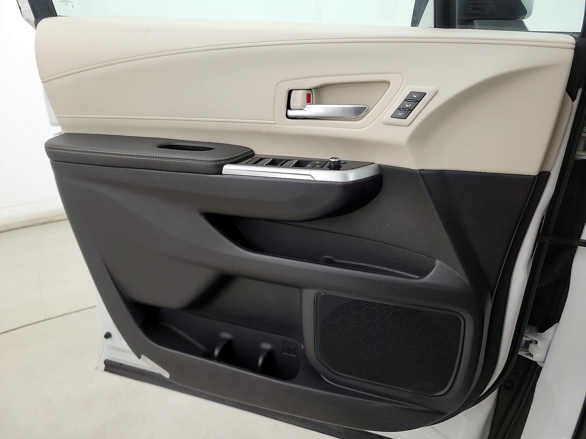 Thumbnail: 2025 Toyota Sienna - 12