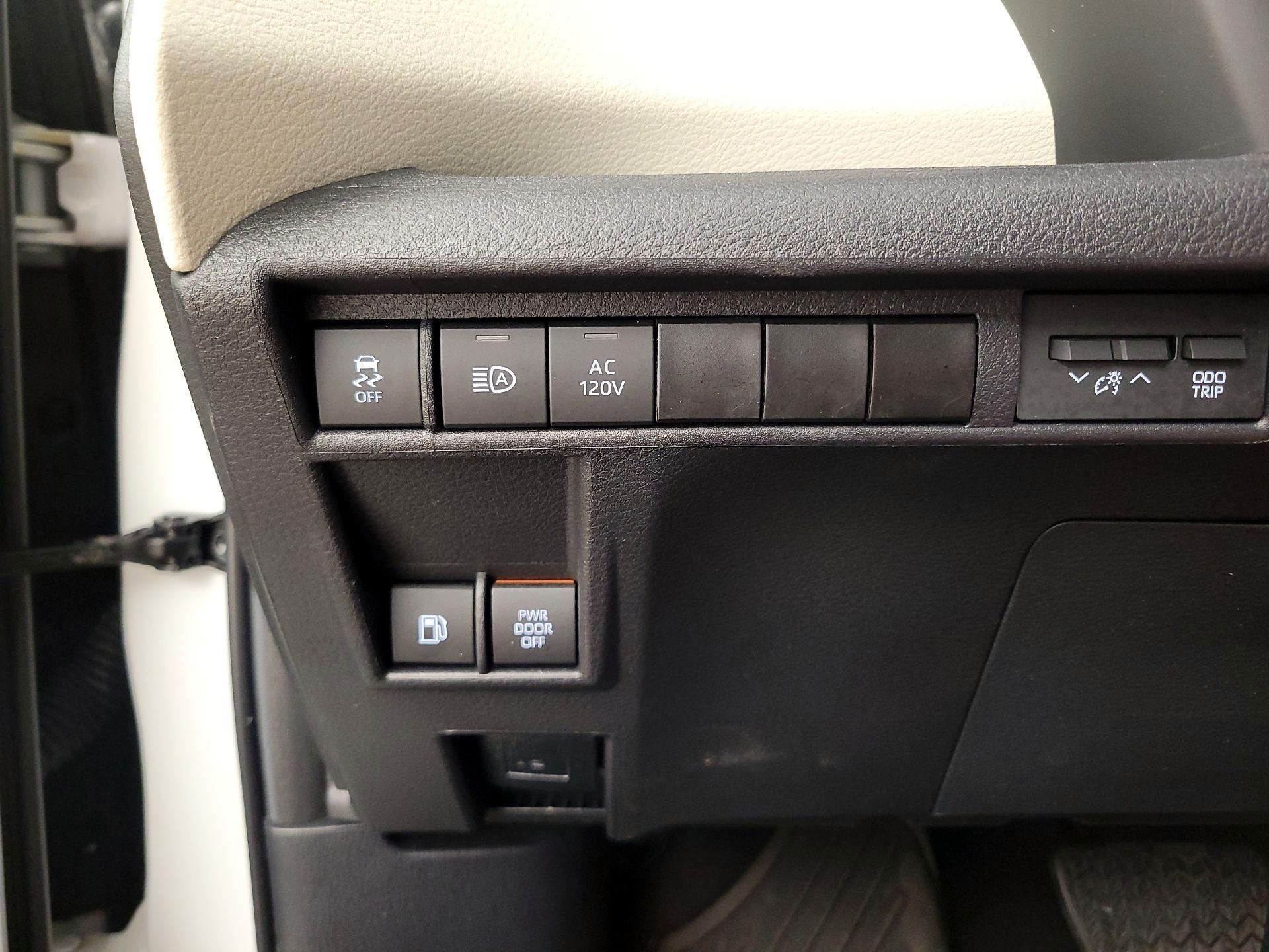 Thumbnail: 2025 Toyota Sienna - 13