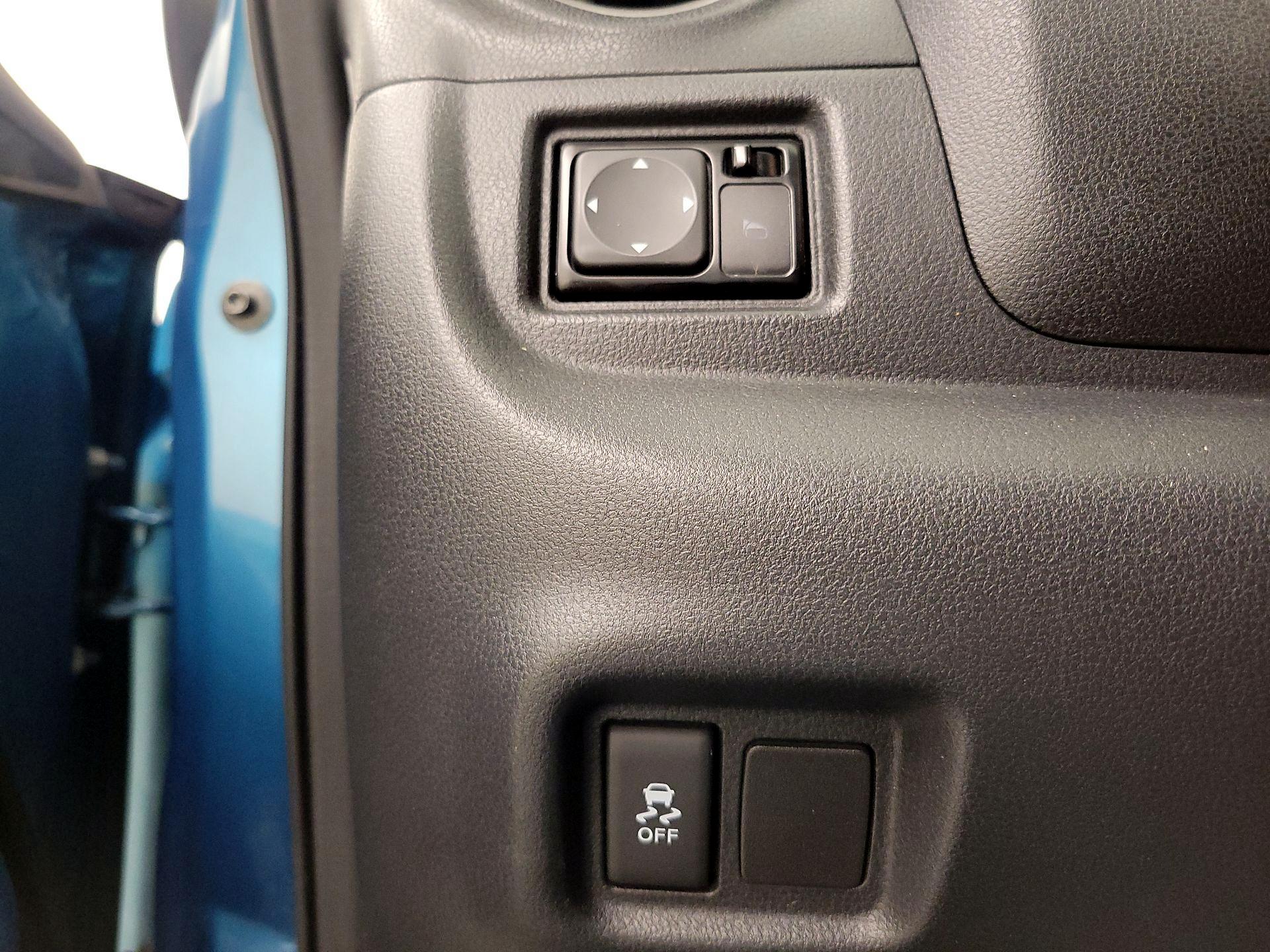 Thumbnail: 2014 Nissan Versa Note - 13