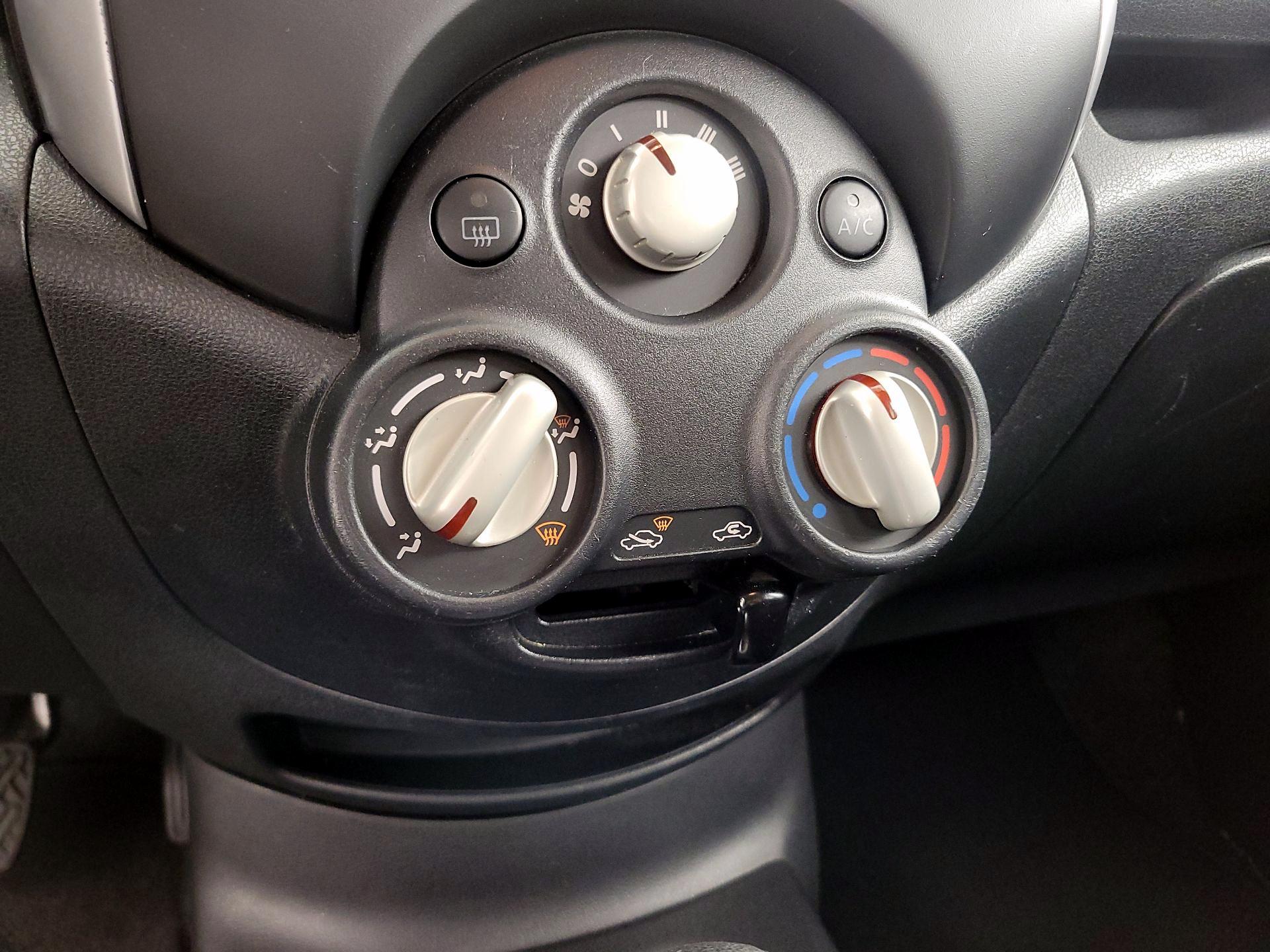 Thumbnail: 2014 Nissan Versa Note - 16