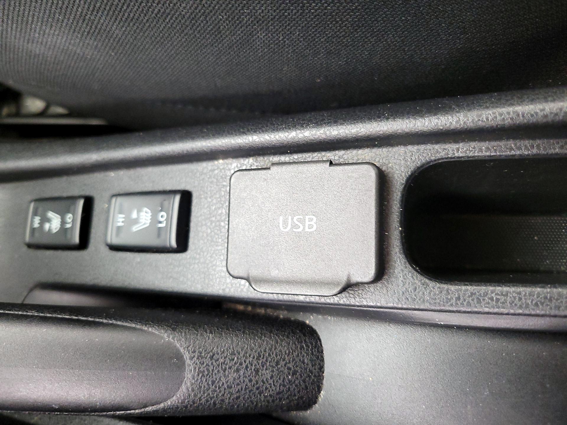 Thumbnail: 2014 Nissan Versa Note - 18