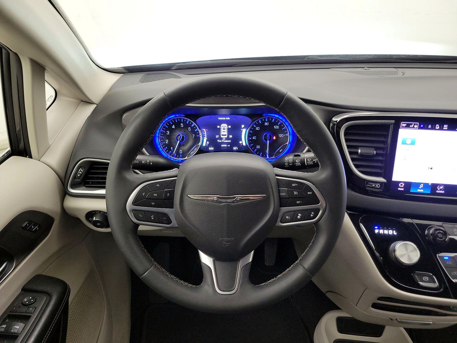 Thumbnail: 2022 Chrysler Pacifica - 10