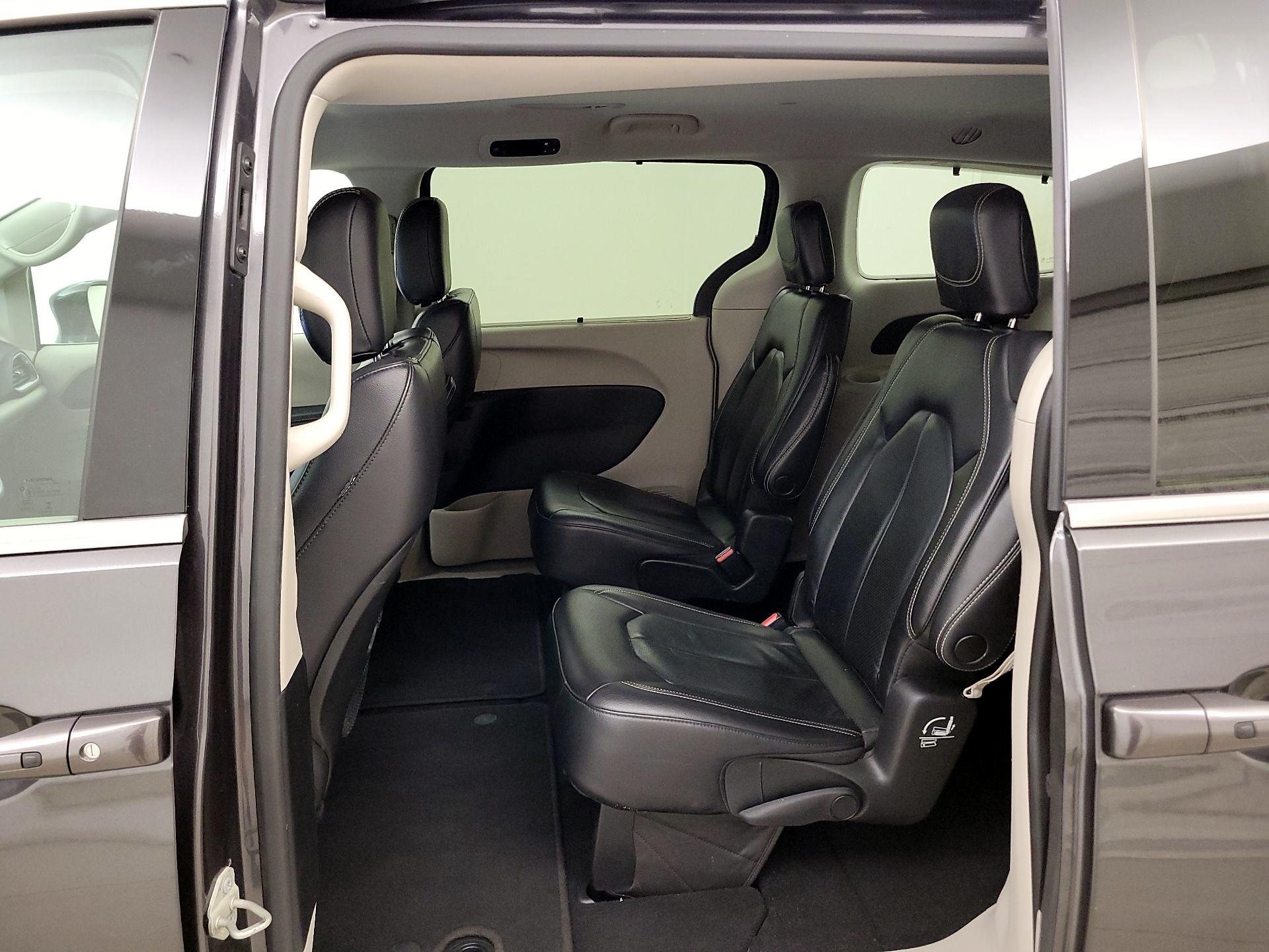 Thumbnail: 2022 Chrysler Pacifica - 19