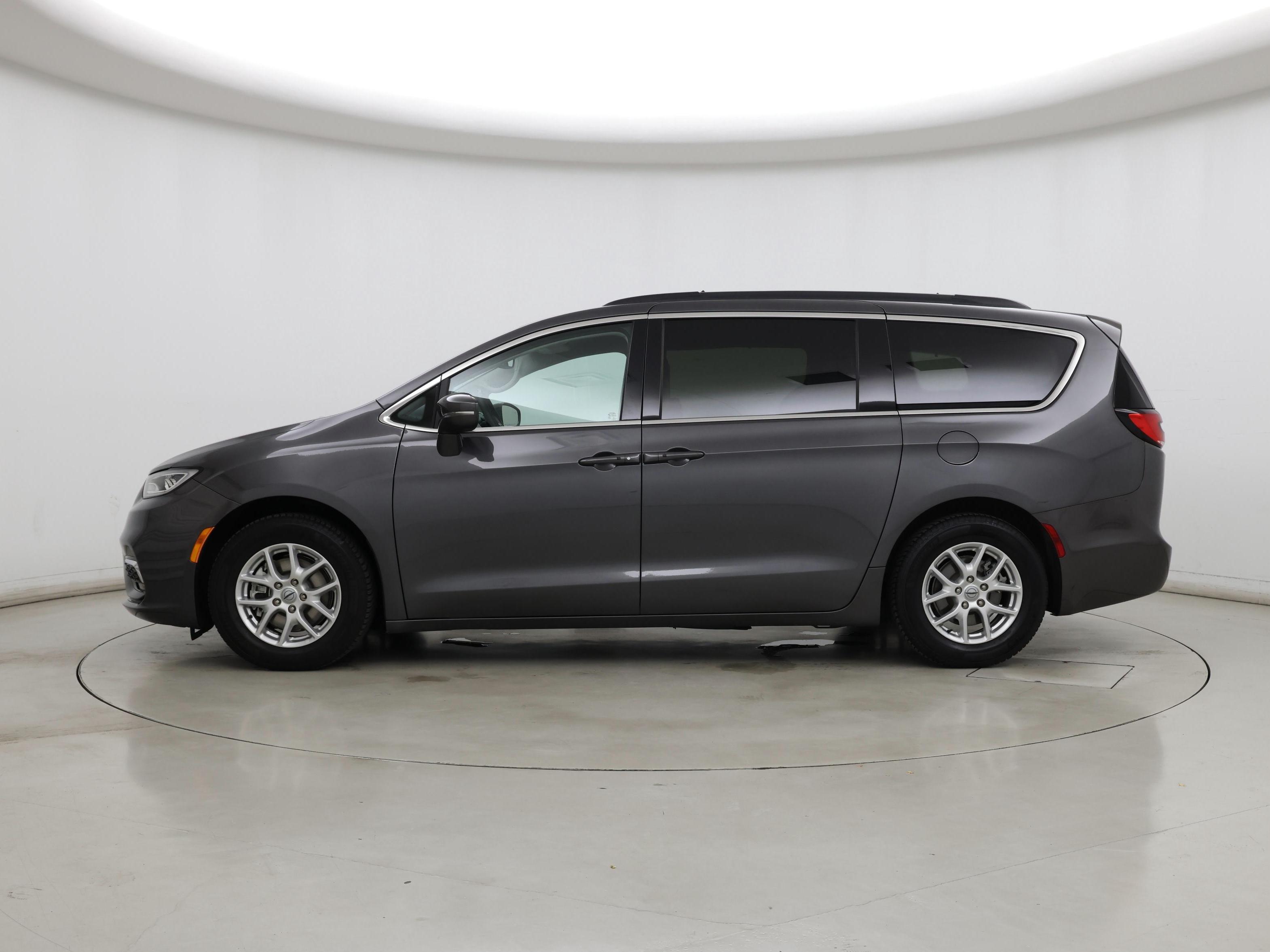 Thumbnail: 2022 Chrysler Pacifica - 3