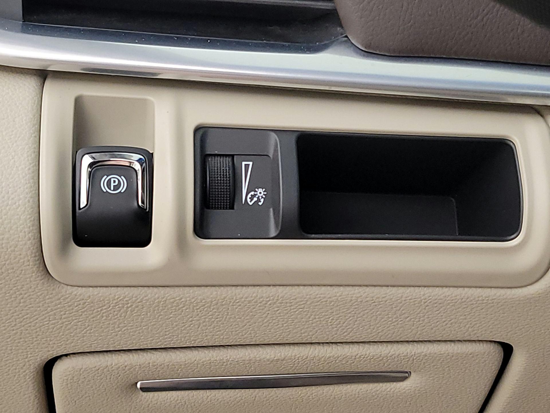 Thumbnail: 2016 Cadillac XTS - 13