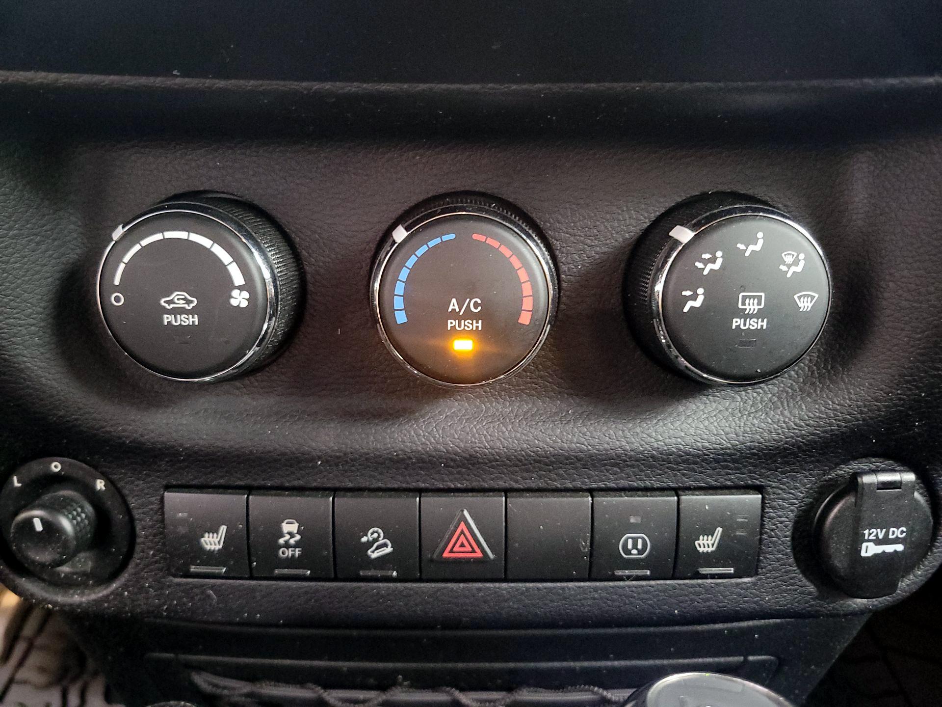 Thumbnail: 2017 Jeep Wrangler - 14