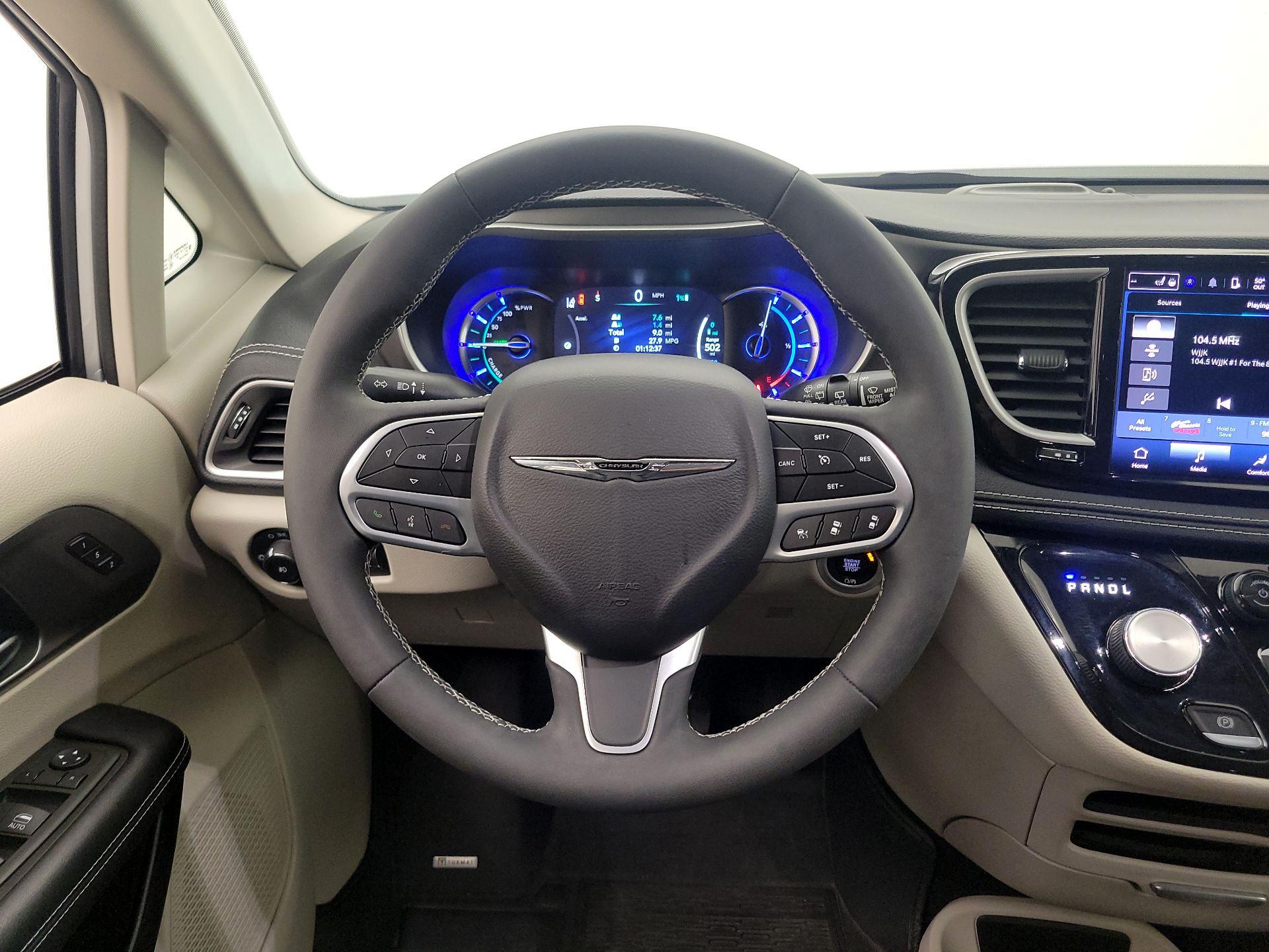 Thumbnail: 2022 Chrysler Pacifica - 10