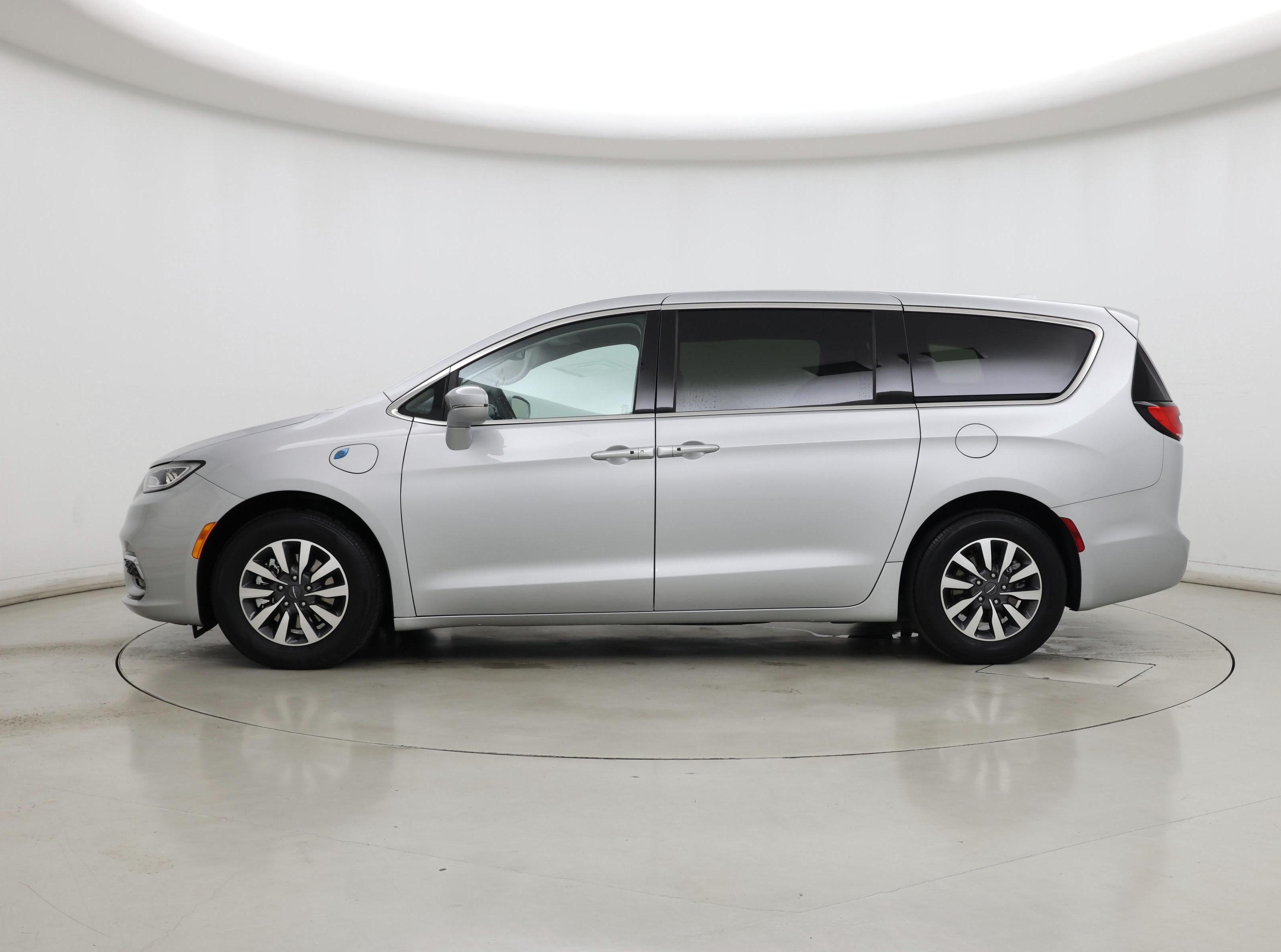 Thumbnail: 2022 Chrysler Pacifica - 3