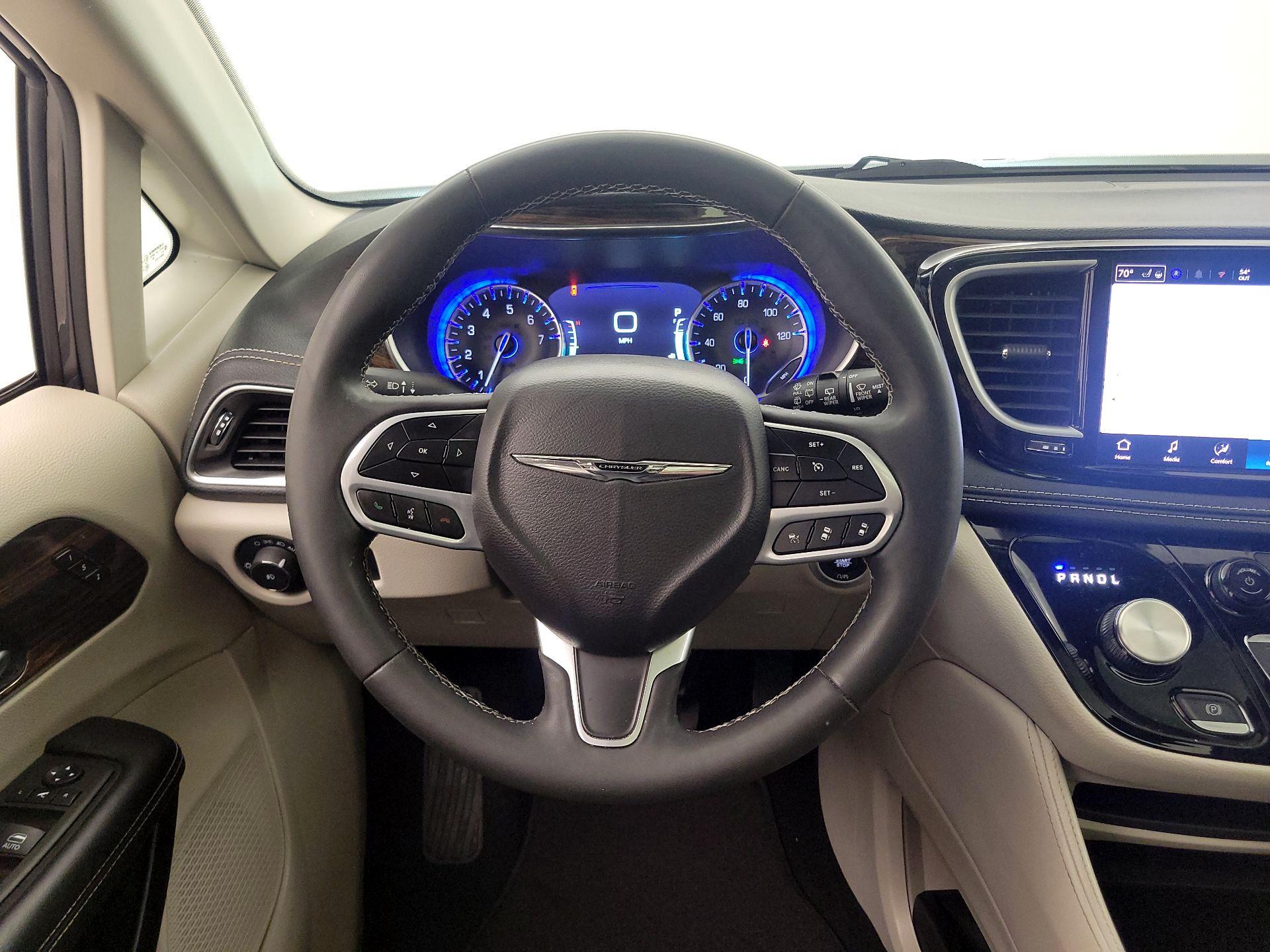 Thumbnail: 2023 Chrysler Pacifica - 10