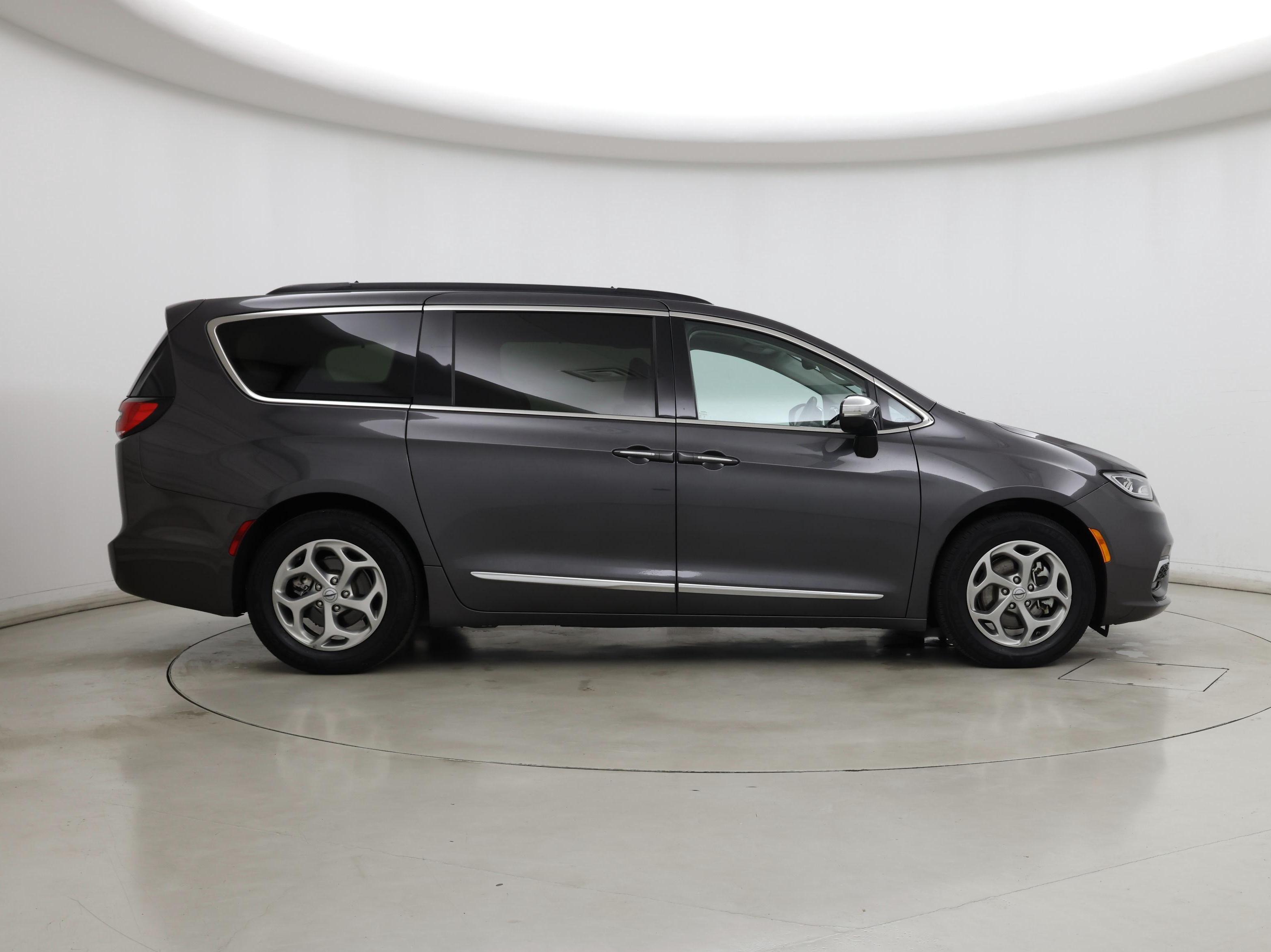 Thumbnail: 2023 Chrysler Pacifica - 7