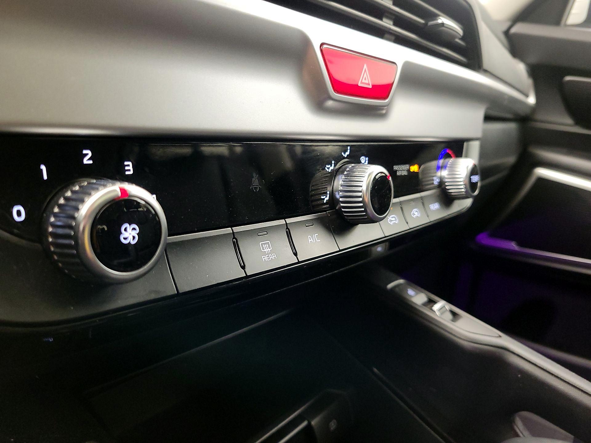 Thumbnail: 2020 Kia Telluride - 16