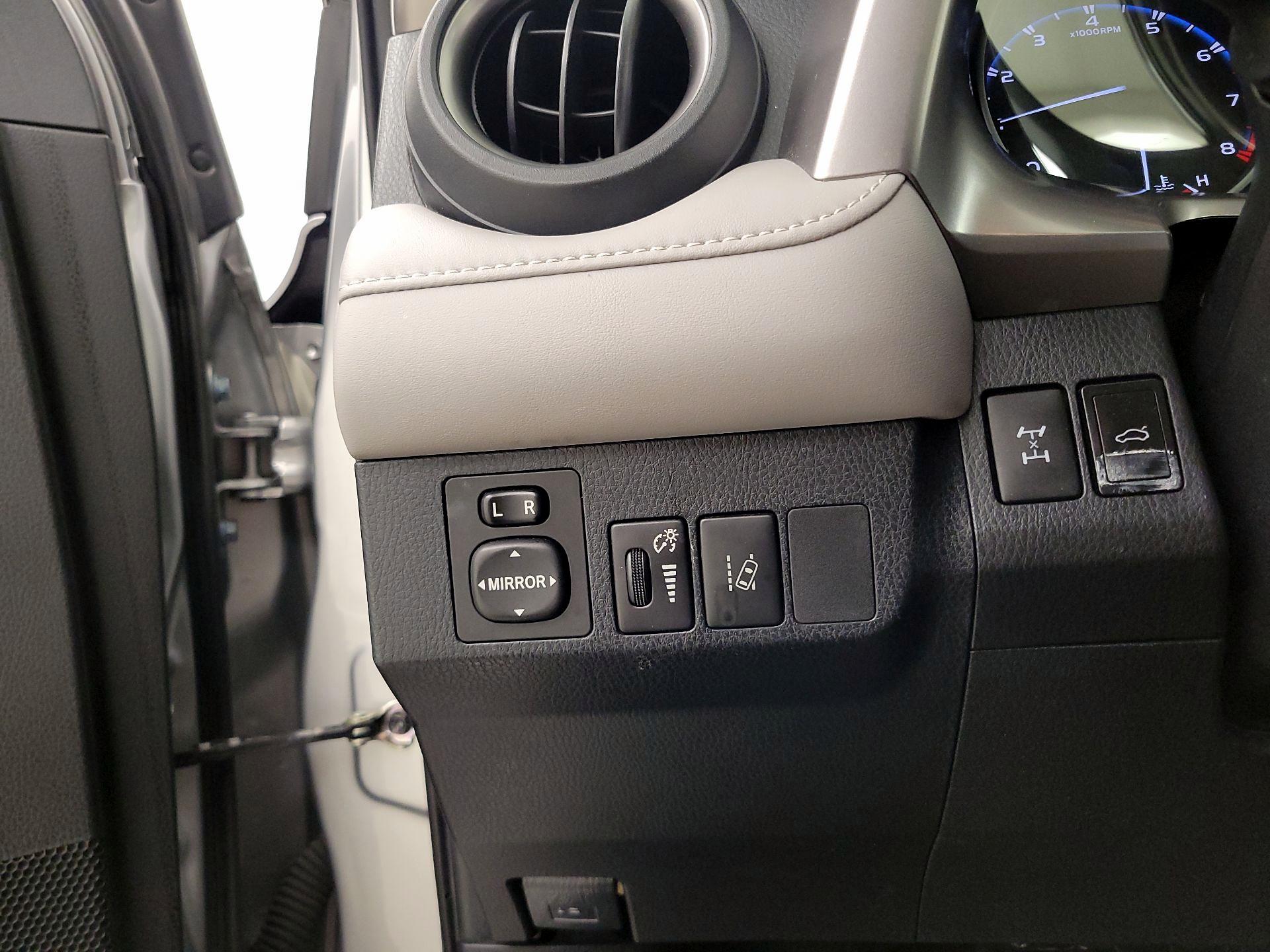 Thumbnail: 2018 Toyota RAV4 - 13