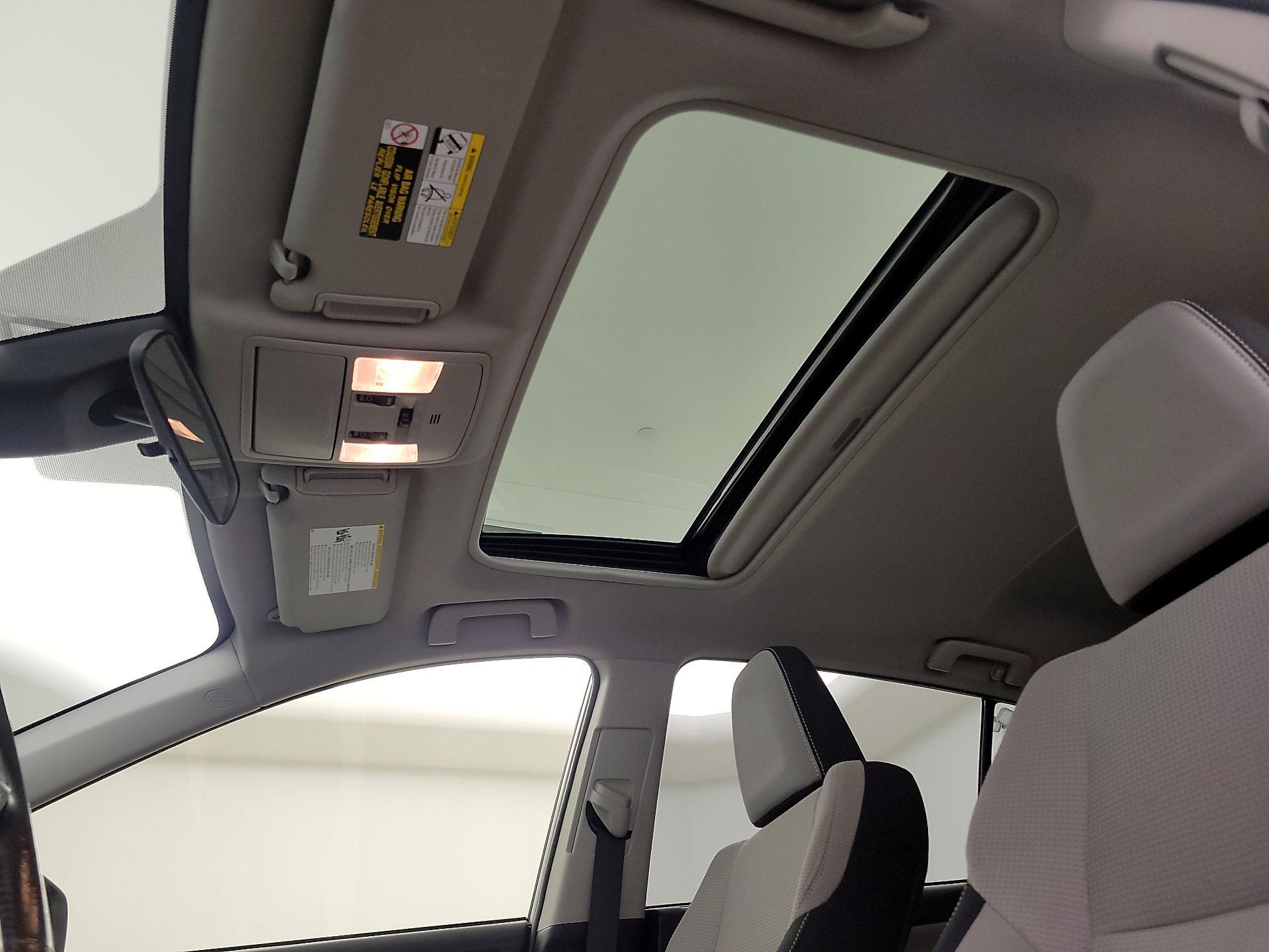 Thumbnail: 2018 Toyota RAV4 - 19