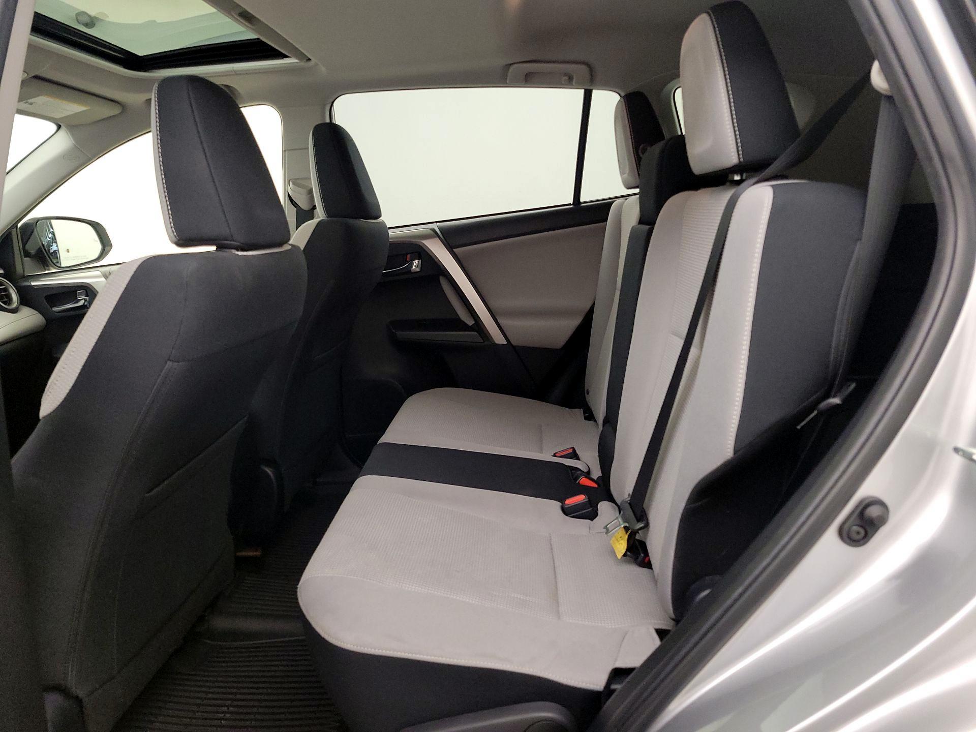 Thumbnail: 2018 Toyota RAV4 - 20