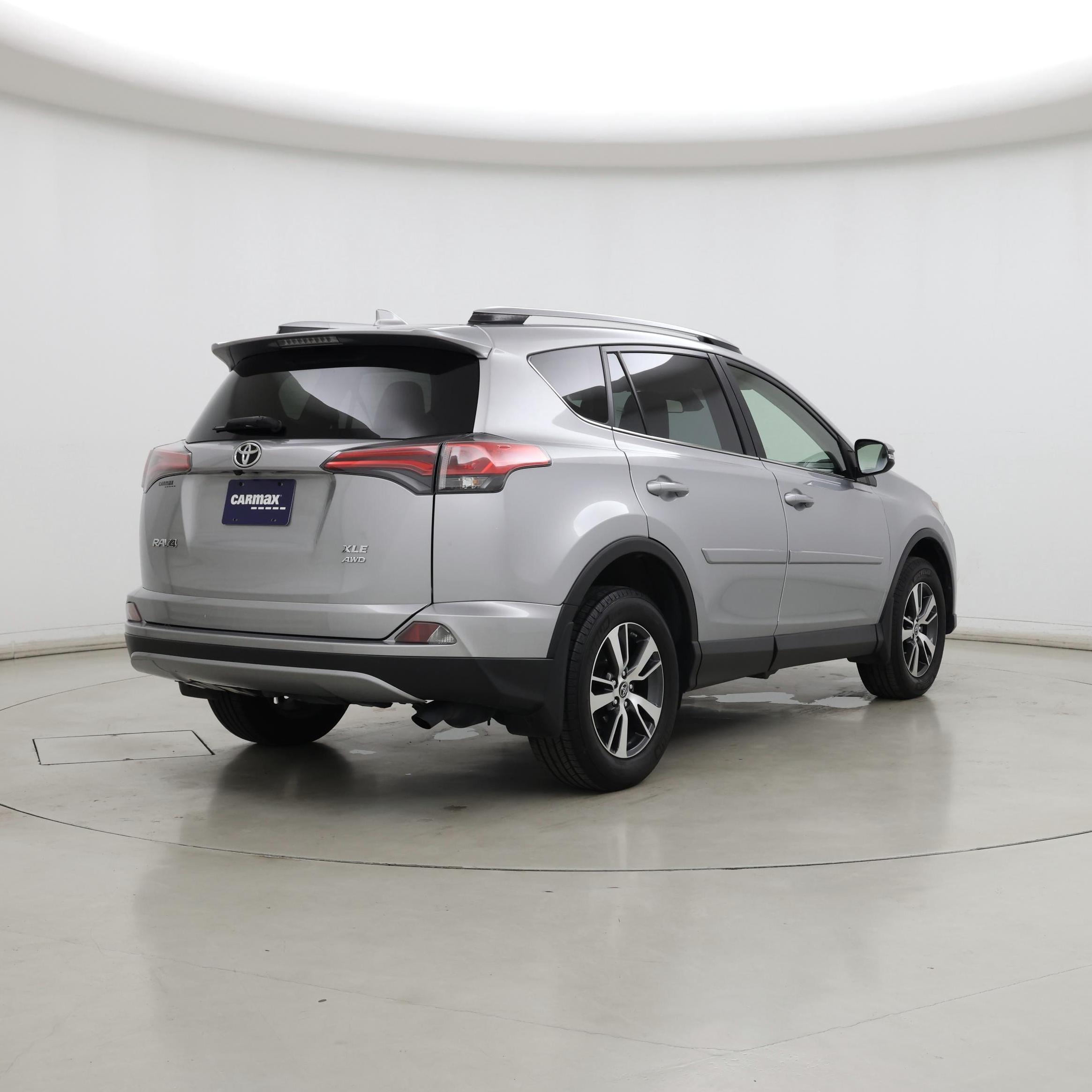 Thumbnail: 2018 Toyota RAV4 - 8